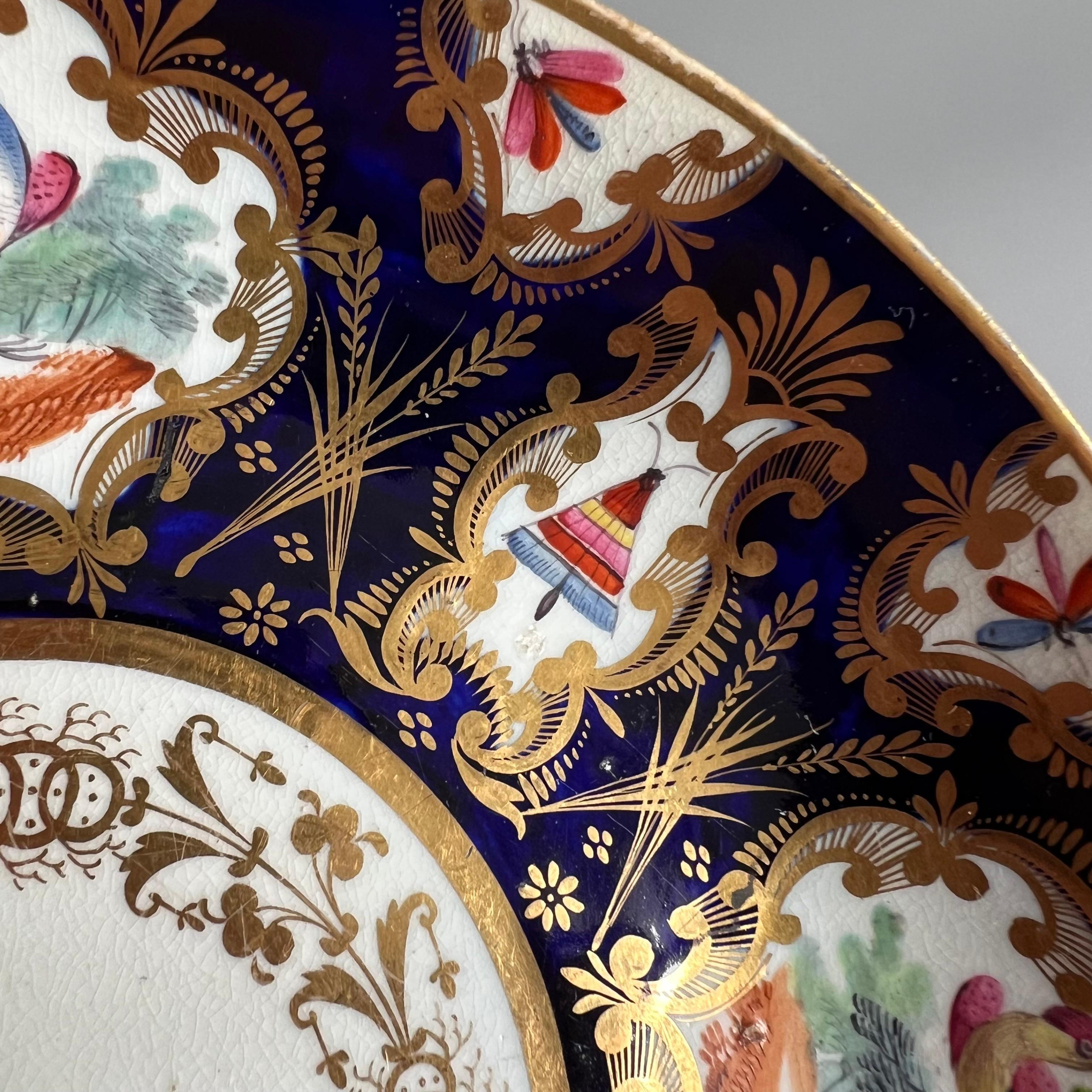 Début du XIXe siècle Assiette à soucoupe Coalport, bleu cobalt, doré et oiseaux, Régence, vers 1815 en vente
