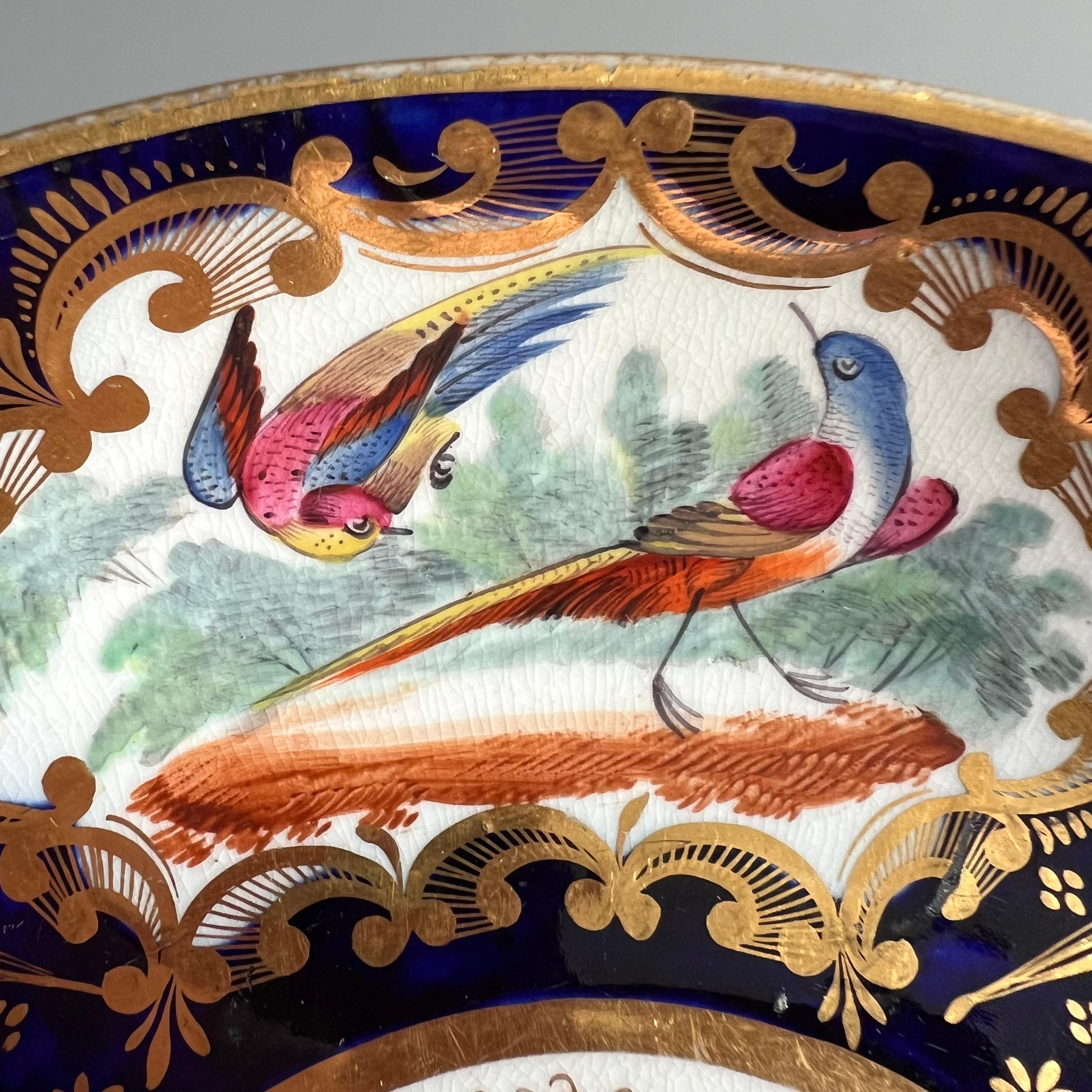 Porcelaine Assiette à soucoupe Coalport, bleu cobalt, doré et oiseaux, Régence, vers 1815 en vente