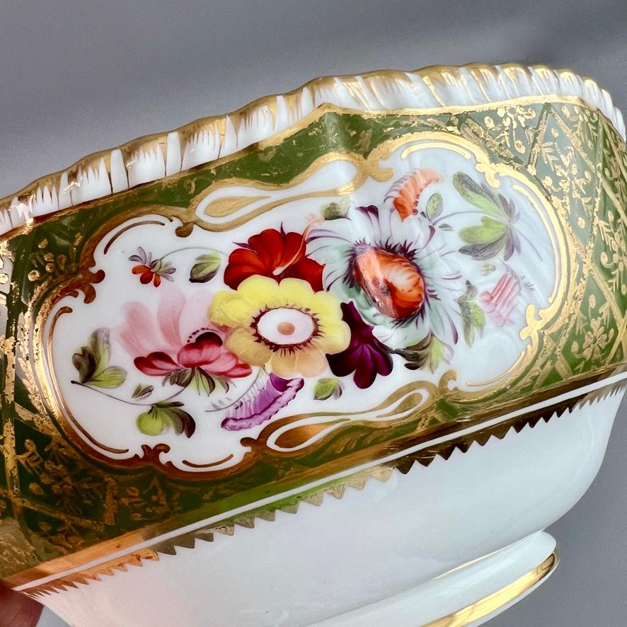 Hand-Painted Coalport Slop Bowl, Moss Green, Gilt and Flowers, patt. 967, Regency ca 1820 For Sale