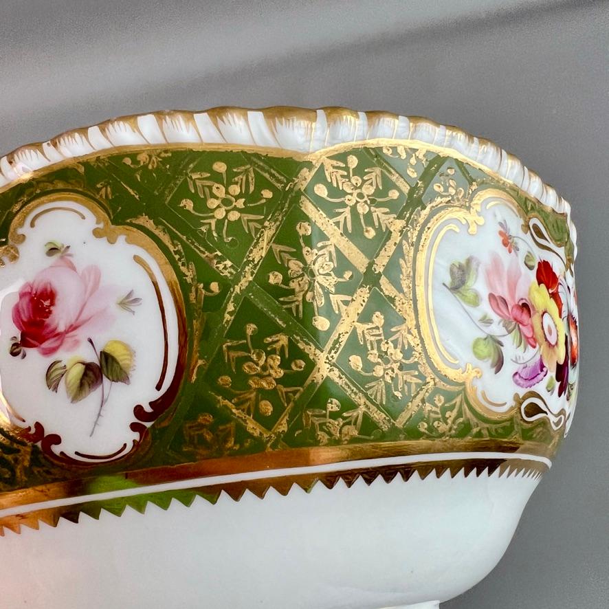 Early 19th Century Coalport Slop Bowl, Moss Green, Gilt and Flowers, patt. 967, Regency ca 1820 For Sale