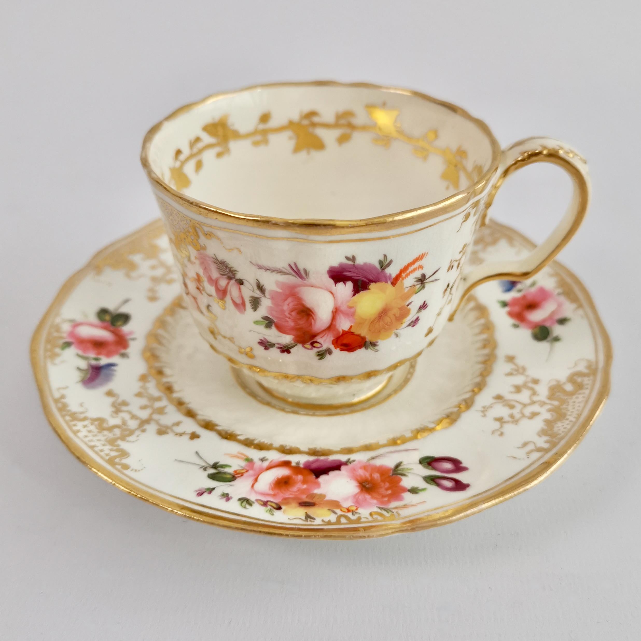 Early 19th Century Coalport Teacup Trio, Floral, Hockeystick Shape Patt.966, Regency, circa 1820