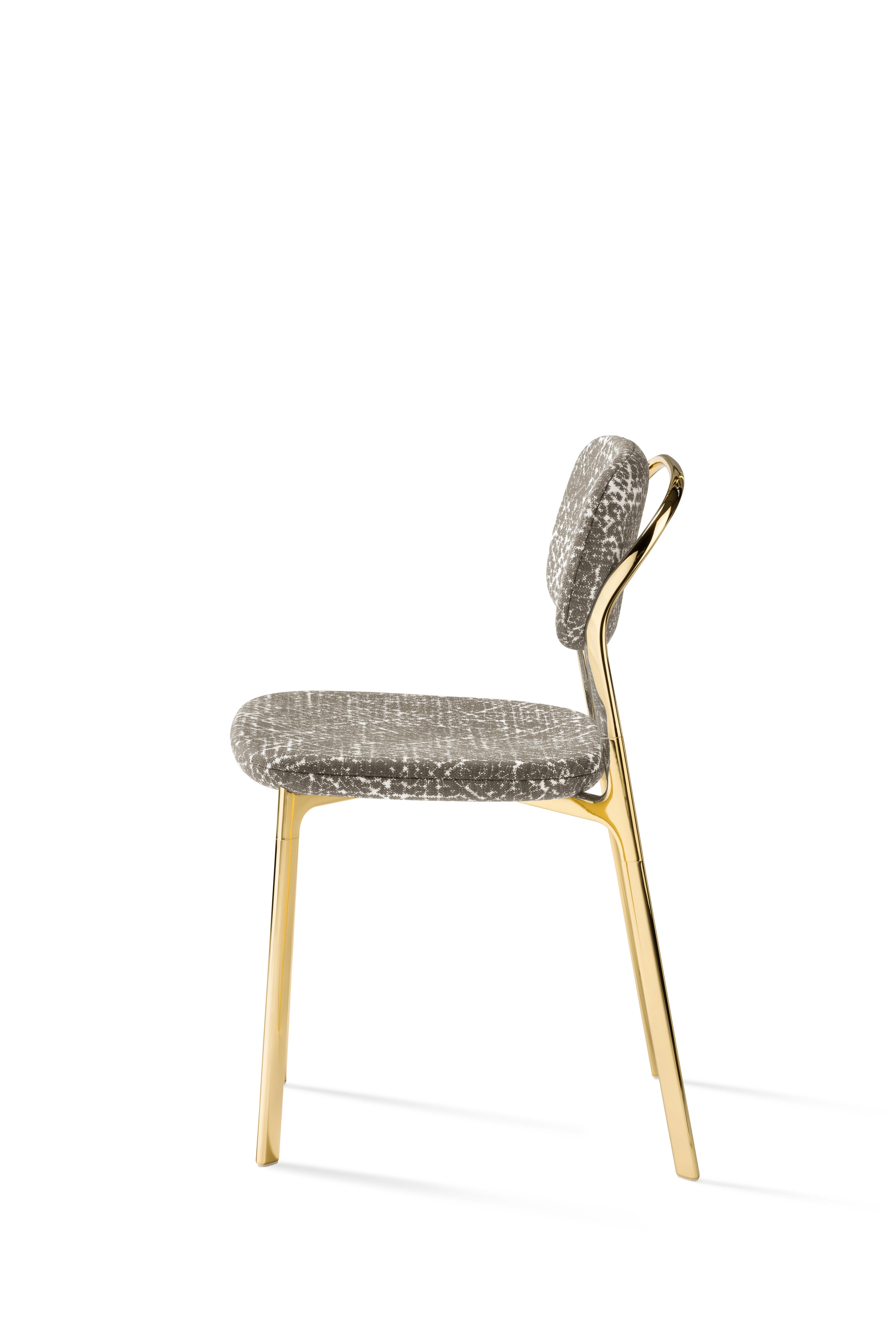 Italiano Sedia Coast in tessuto grigio chiaro con ottone lucido di Branch in vendita