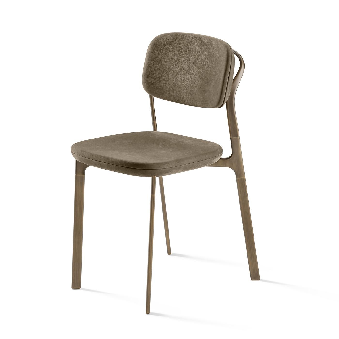 Inspired by clean and classic lines, this chair flaunts an elegant modern design that will effortlessly enrich any dining room when displayed around the table with others from the same series. Resting on a brass structure, it features a soft seat