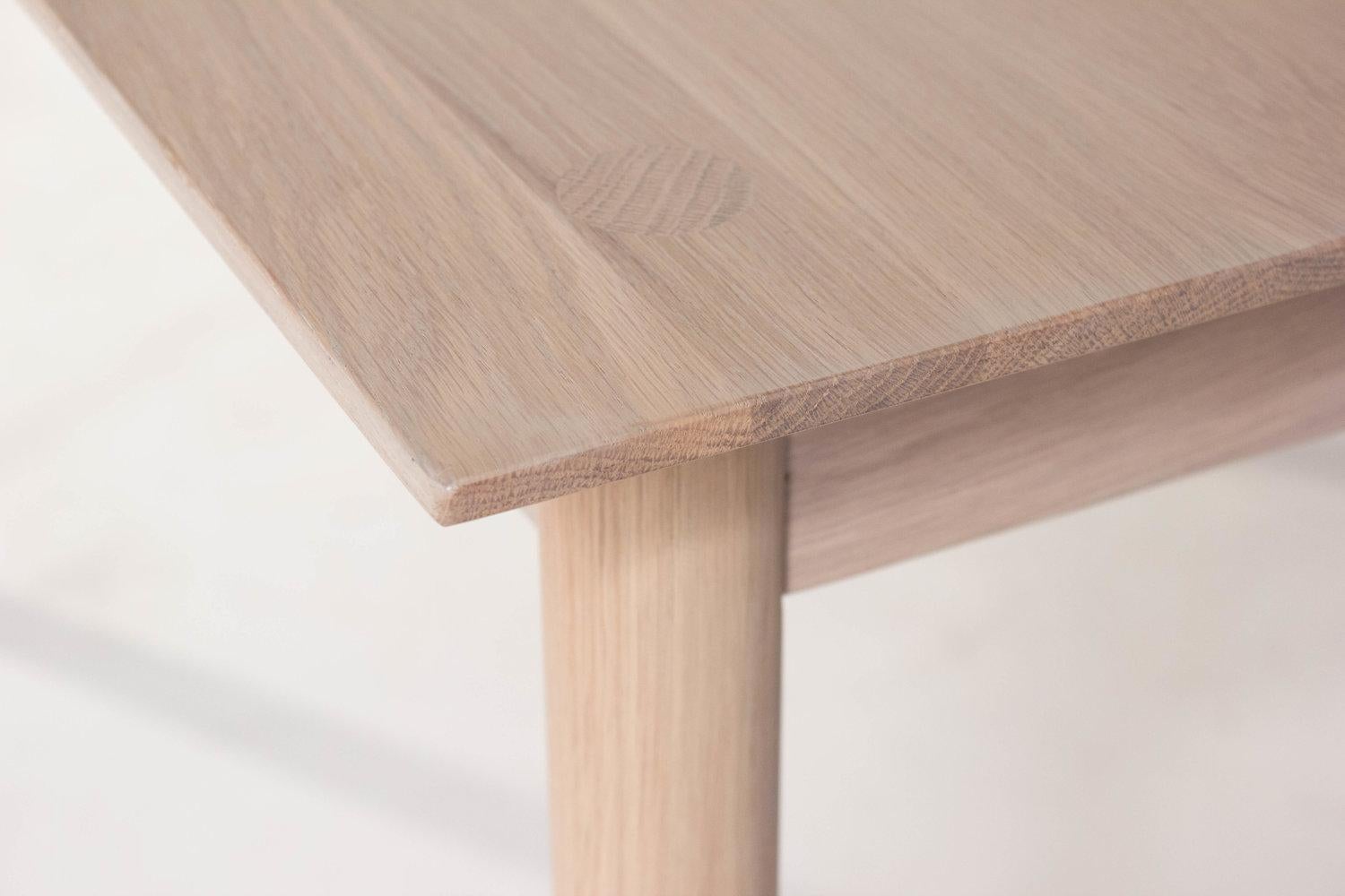 Coast Tisch von Sun at Six, Nude, Minimalistischer Esstisch oder Schreibtisch aus Holz (Chinesisch) im Angebot