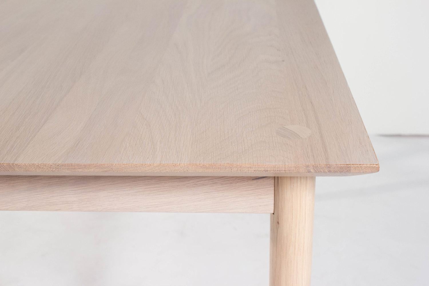 Coast Tisch von Sun at Six, Nude, Minimalistischer Esstisch oder Schreibtisch aus Holz (Tischlerei) im Angebot