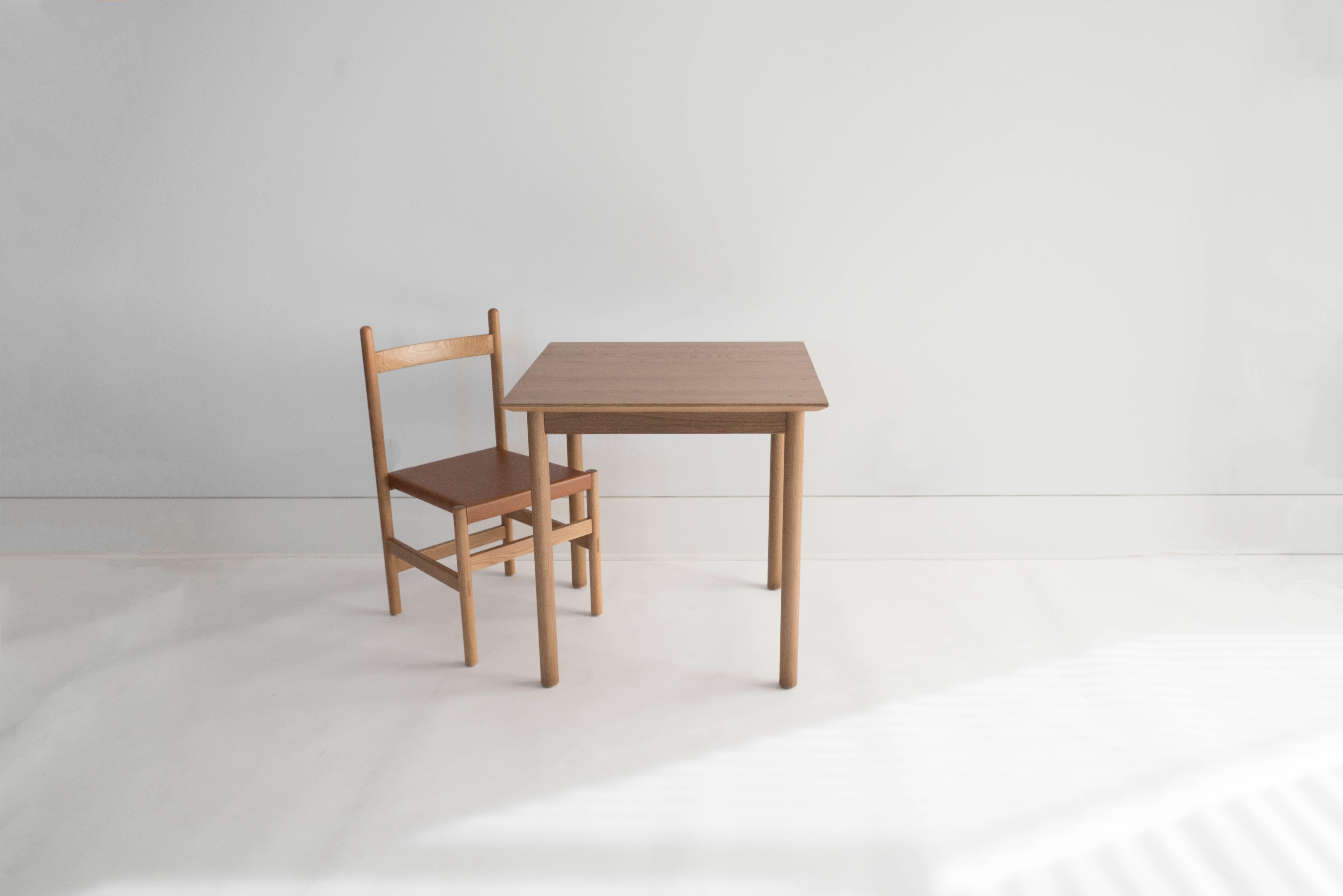 Menuiserie Table de salle à manger ou bureau minimaliste en bois Square by Sun at Six, Sienne en vente