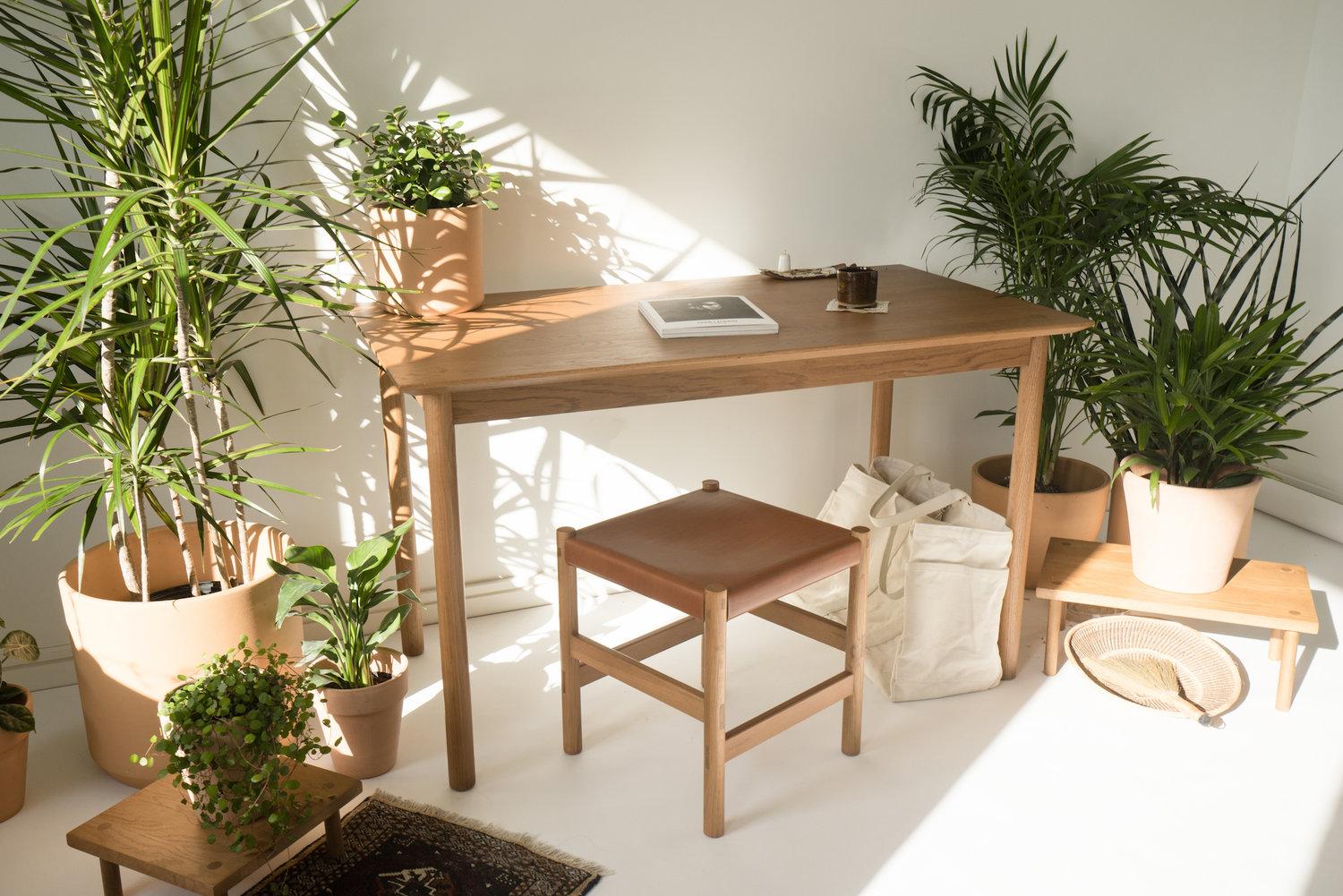 Table de salle à manger ou bureau minimaliste en bois Square by Sun at Six, Sienne Neuf - En vente à San Jose, CA