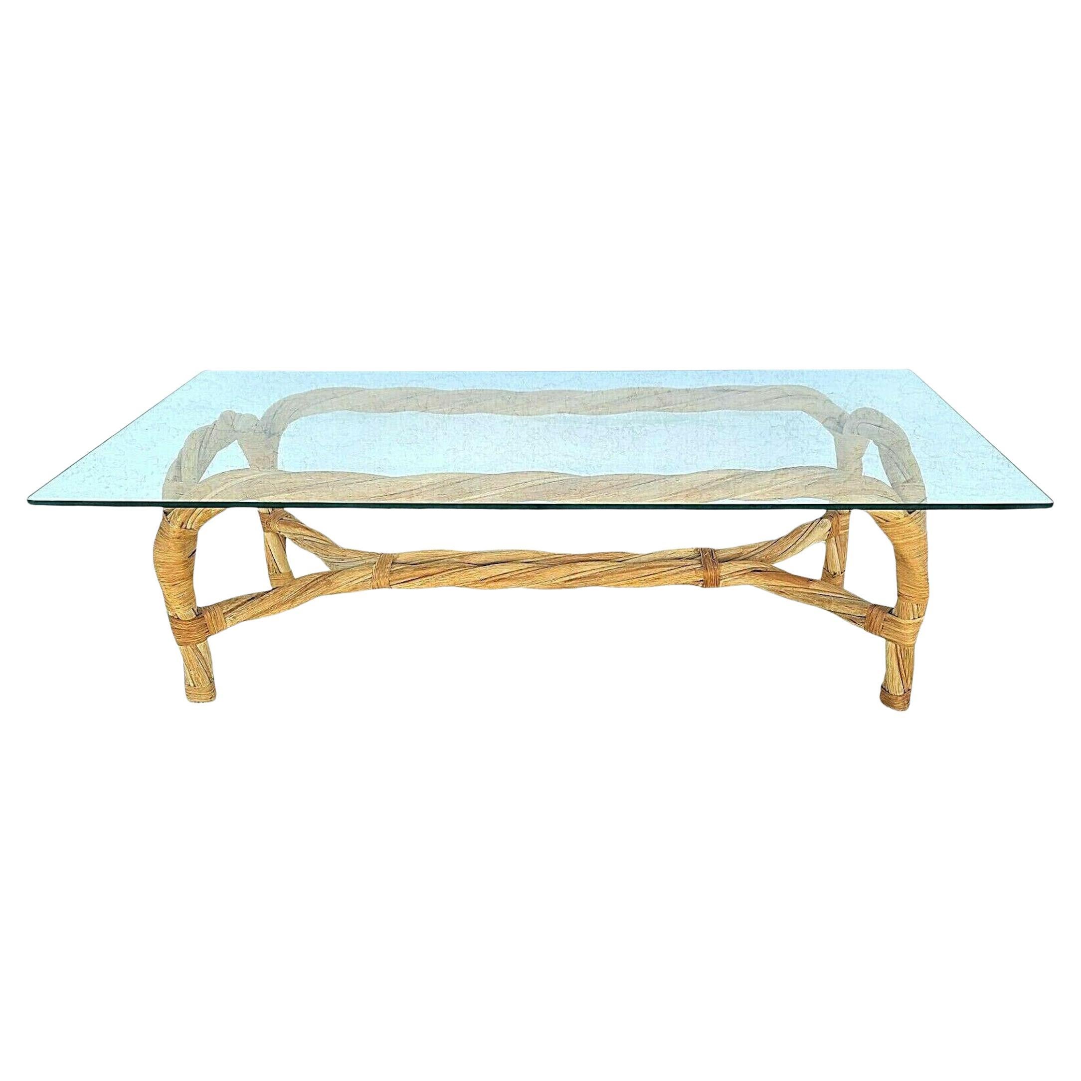 Table basse Coastal Boho en bambou torsadé et verre de rotin