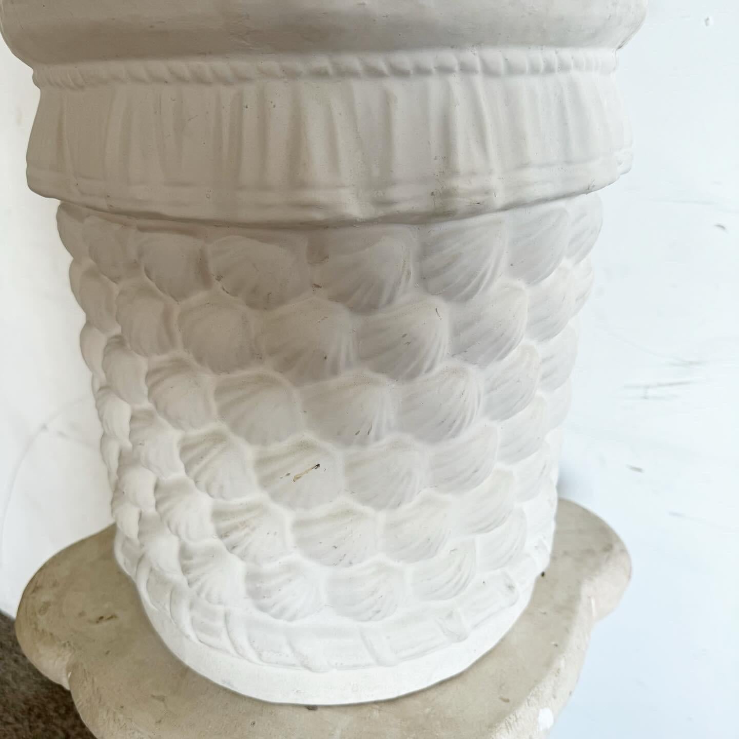 Coastal Cast Ceramic Sculpted Seashell Side Table/Pedestal In Good Condition For Sale In Delray Beach, FL
