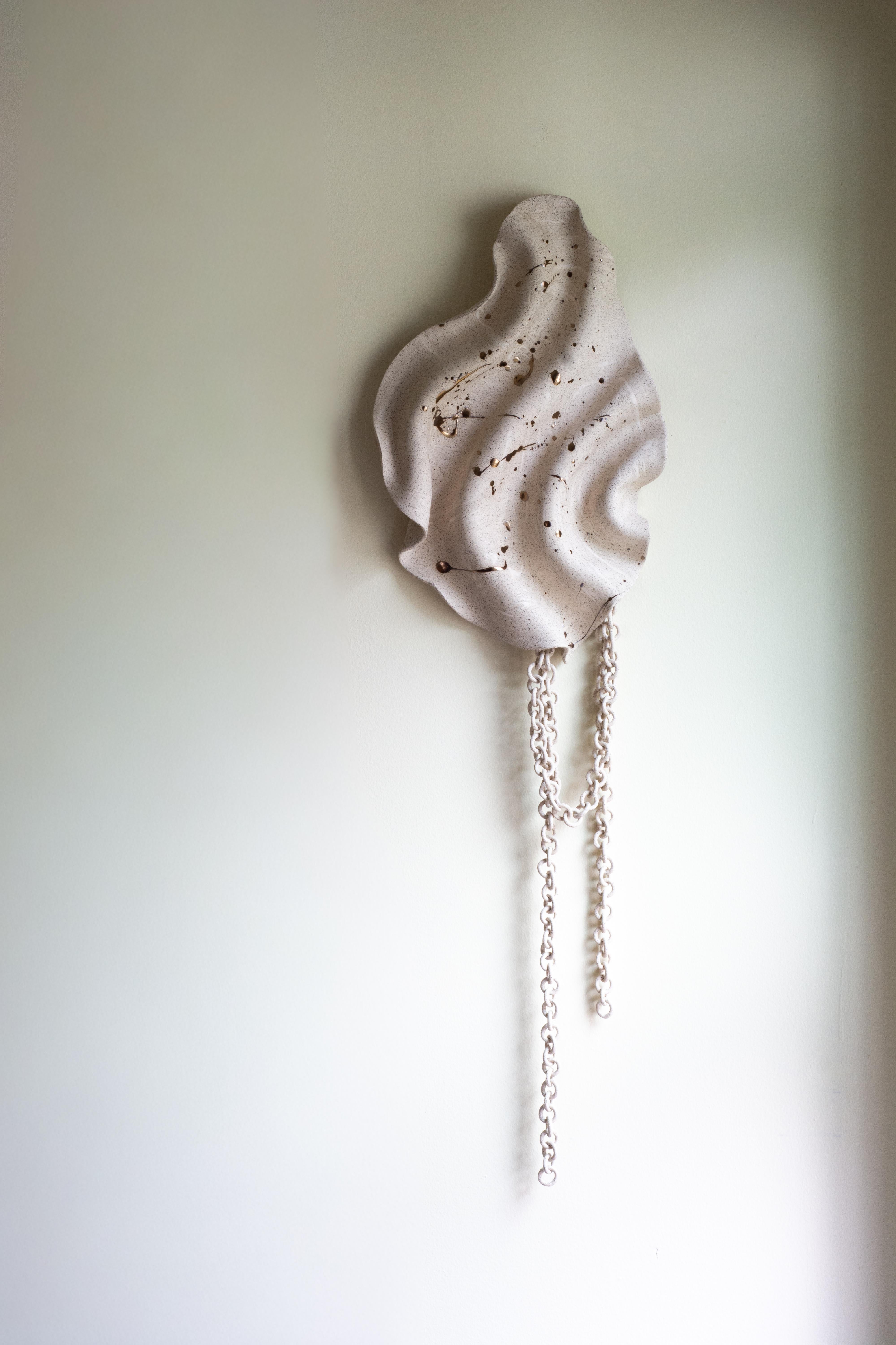 Fatto a mano Scultura da parete a catena in ceramica costiera in vendita