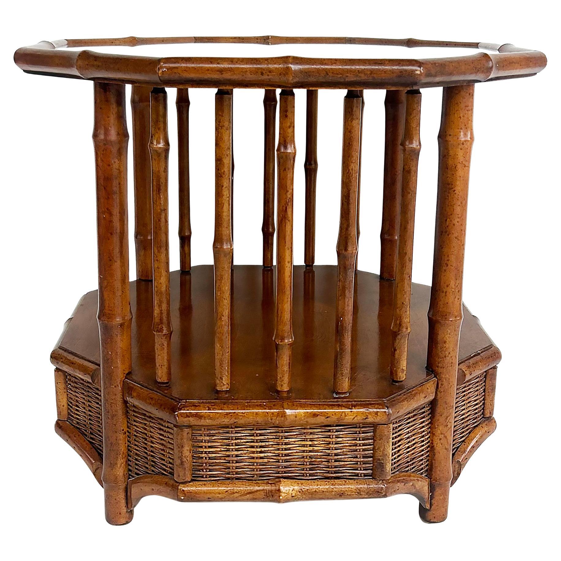 Table d'appoint octogonale Coastal Chic à 2 niveaux en rotin avec plateau en verre