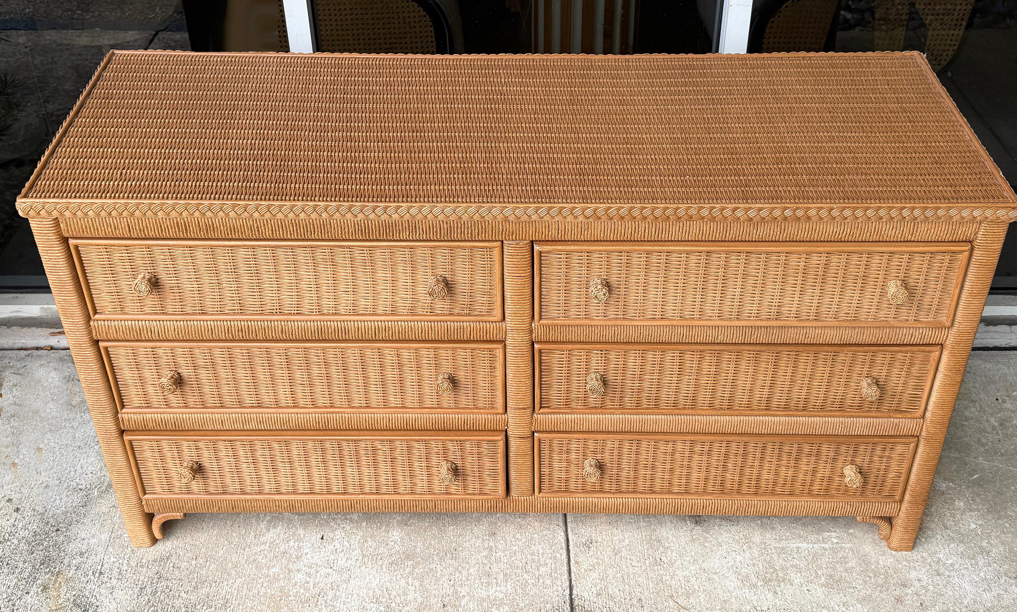 Commode à 6 tiroirs en osier tressé A Link pour Lexington HENRY Bon état - En vente à Miami, FL