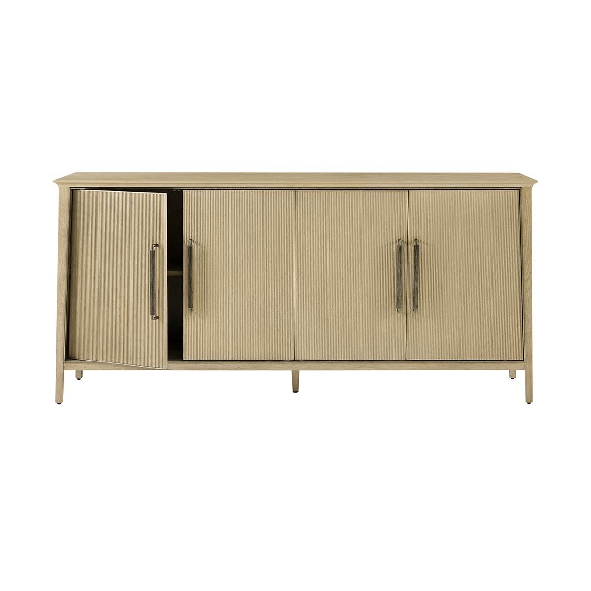Mid-Century moderno Credenza costiera moderna di metà secolo in Oak in vendita