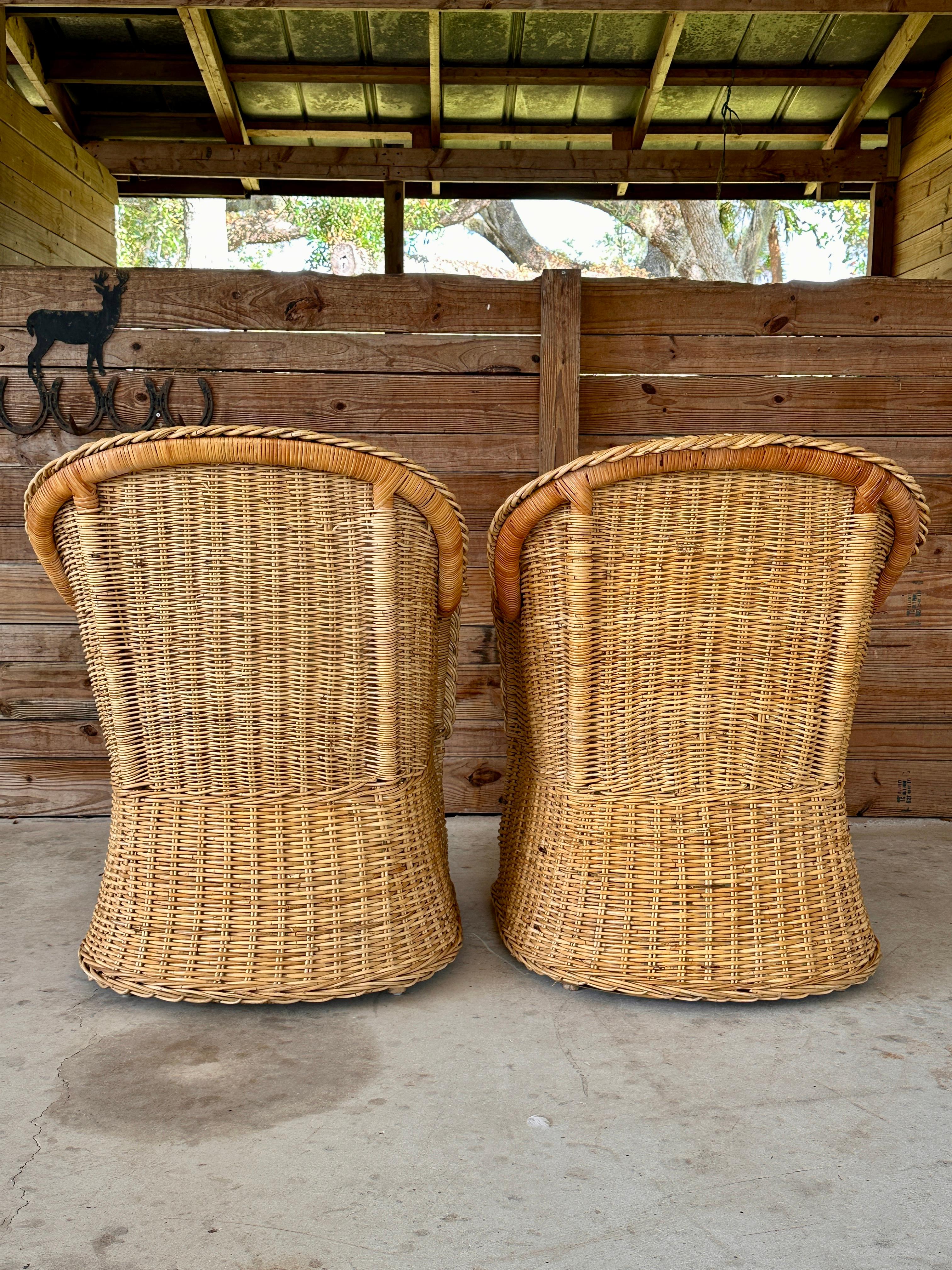 Sedie con braccioli in rattan a treccia grandi moderne e organiche di Wicker Works-Pair In condizioni buone in vendita a North Fort Myers, FL