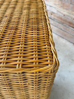 Piedistallo a colonna in rattan moderno e organico di Wicker Works