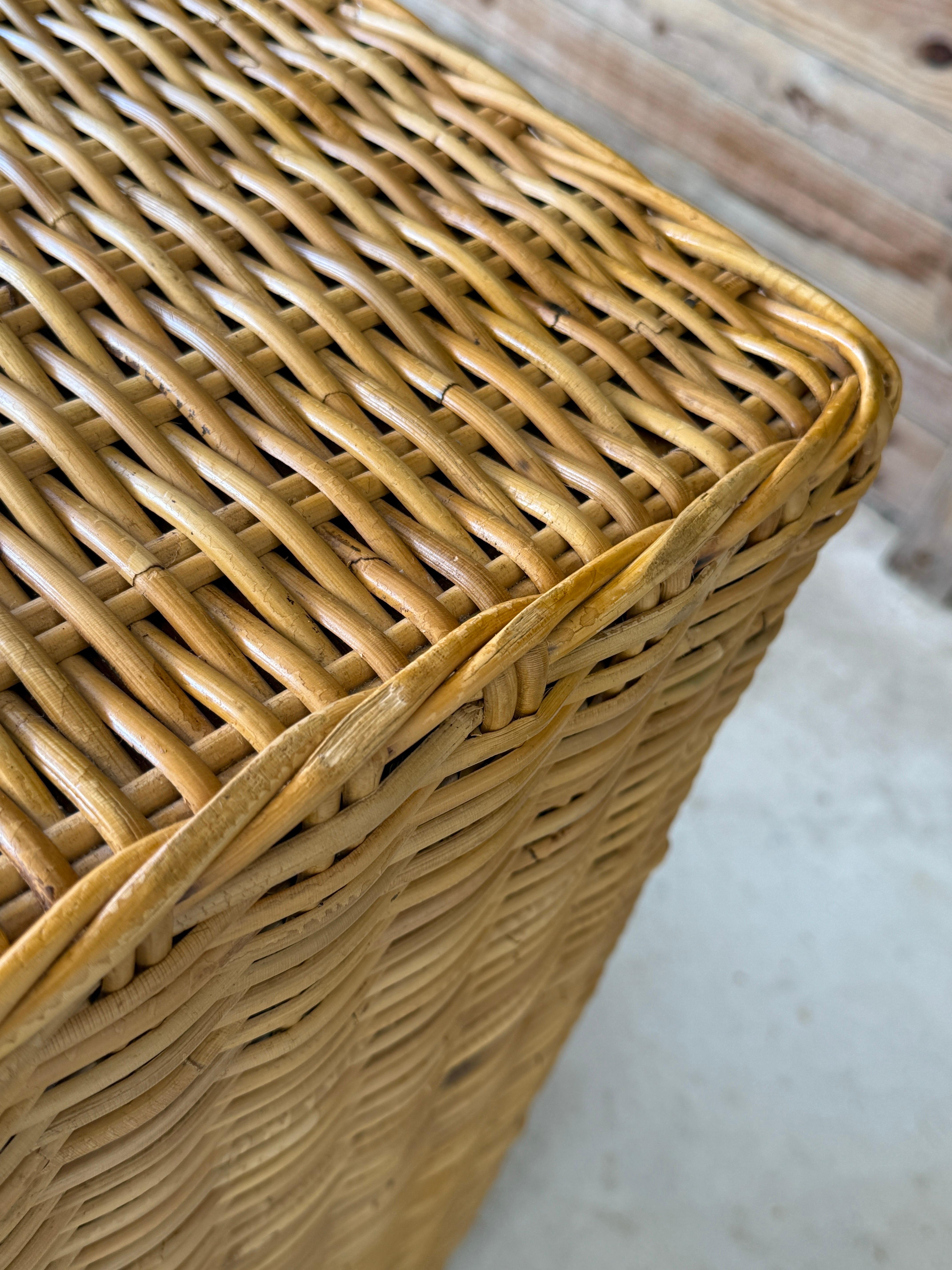 Fine XX secolo Piedistallo a colonna in rattan moderno e organico di Wicker Works in vendita