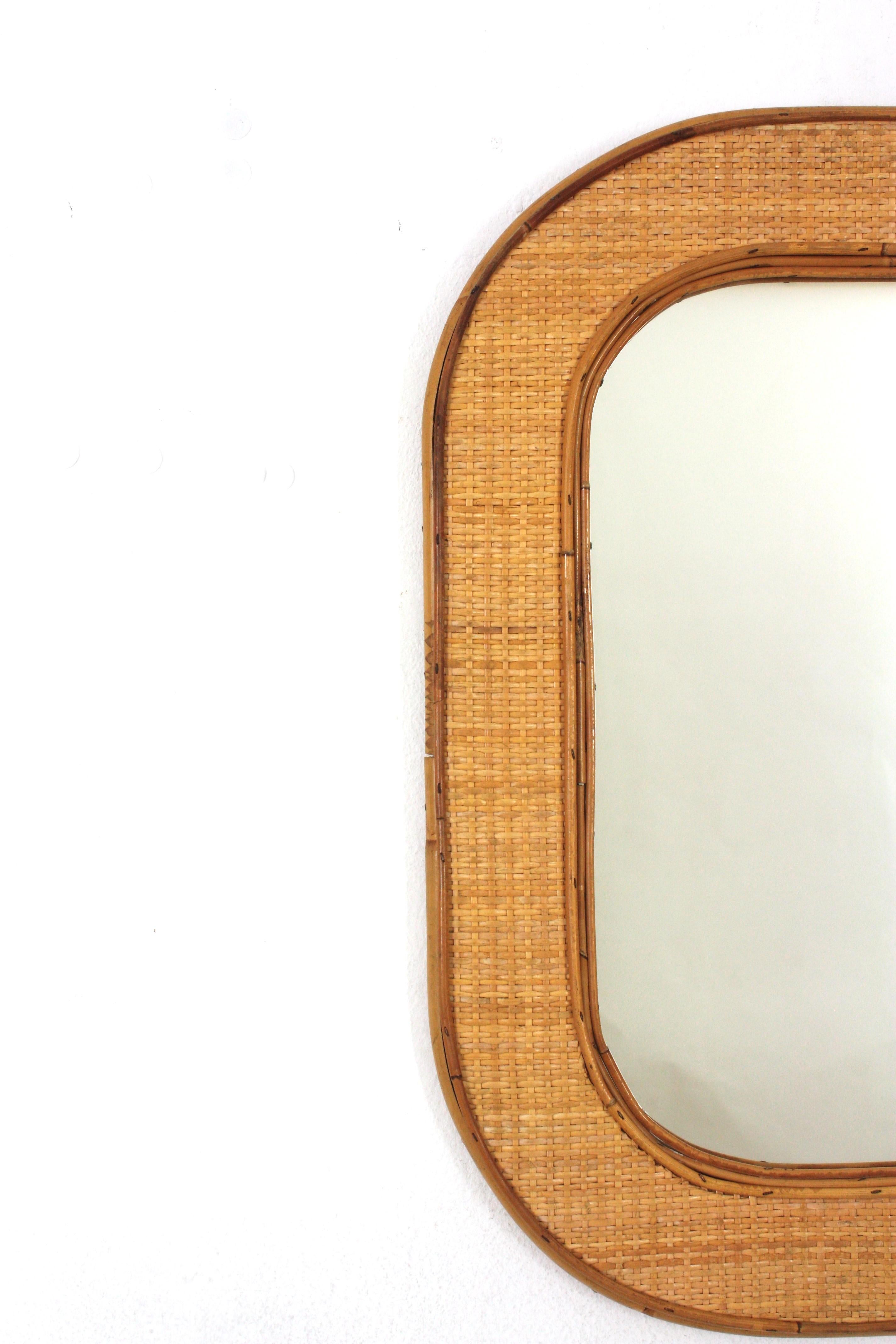 Ovaler Coastal-Wandspiegel aus Rattan und geflochtenem Korbweide (Handgefertigt) im Angebot