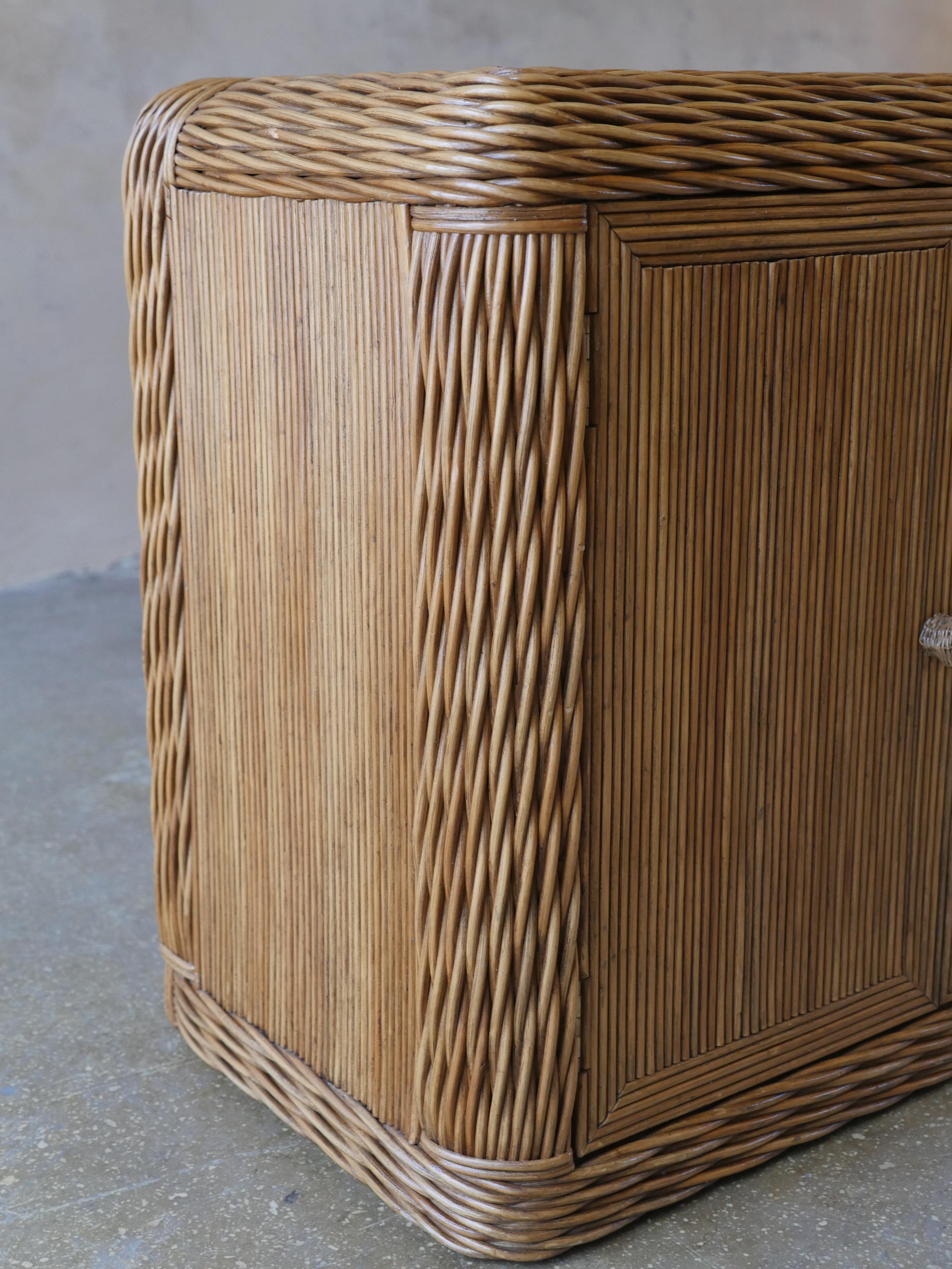 credenza rattan