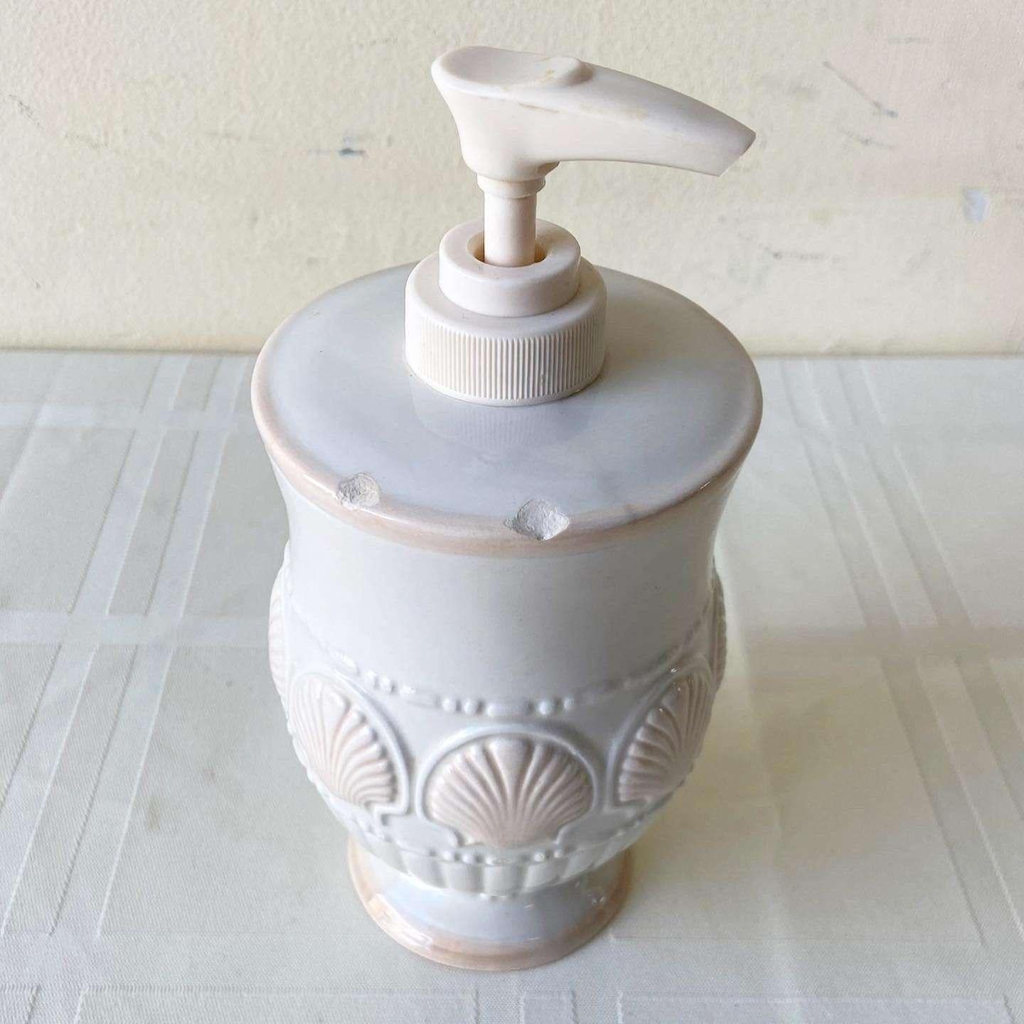 Muschel-Keramik-Badbehälter-Set von JC Penny im Angebot 1