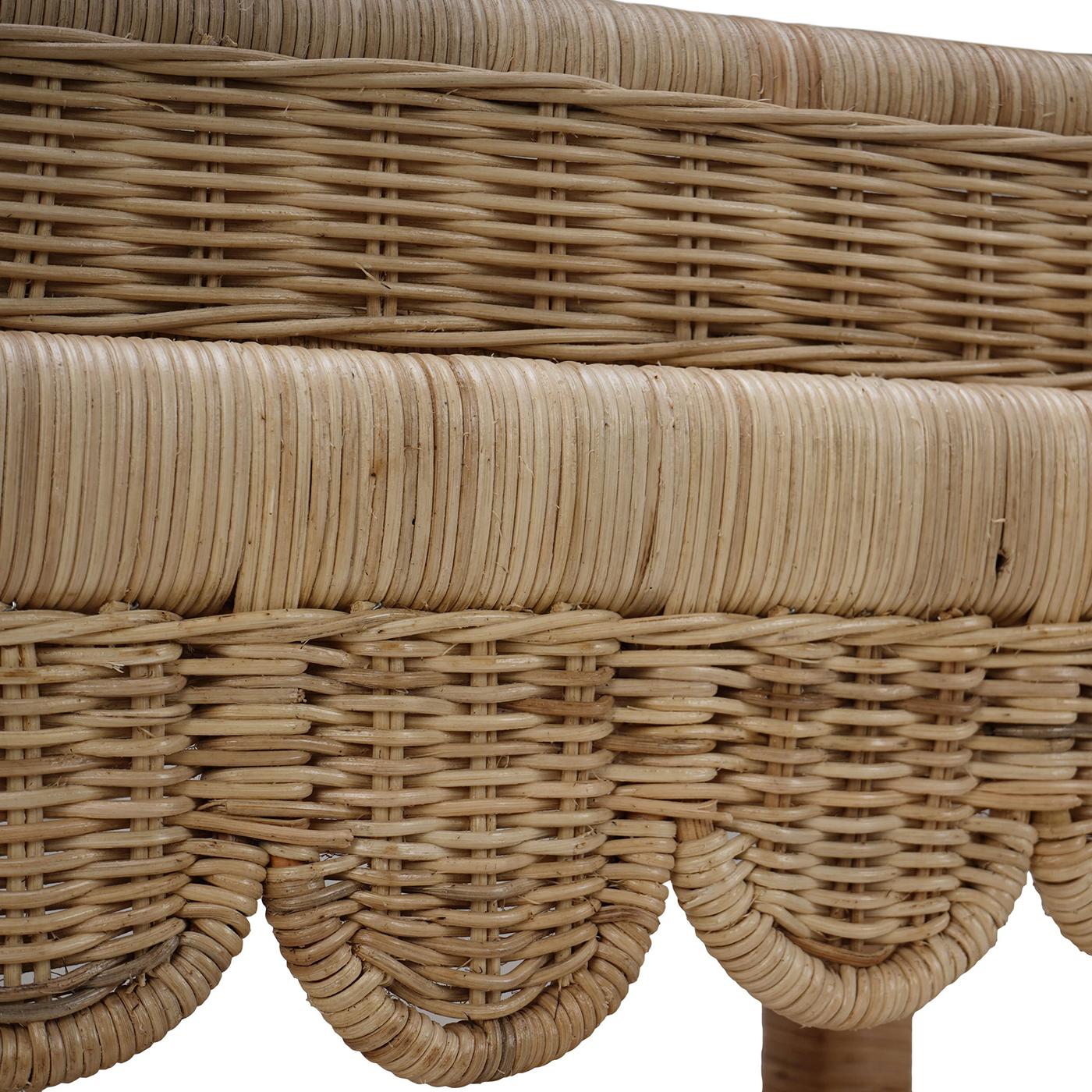 Table d'appoint côtière en rotin festonnée en vente 3