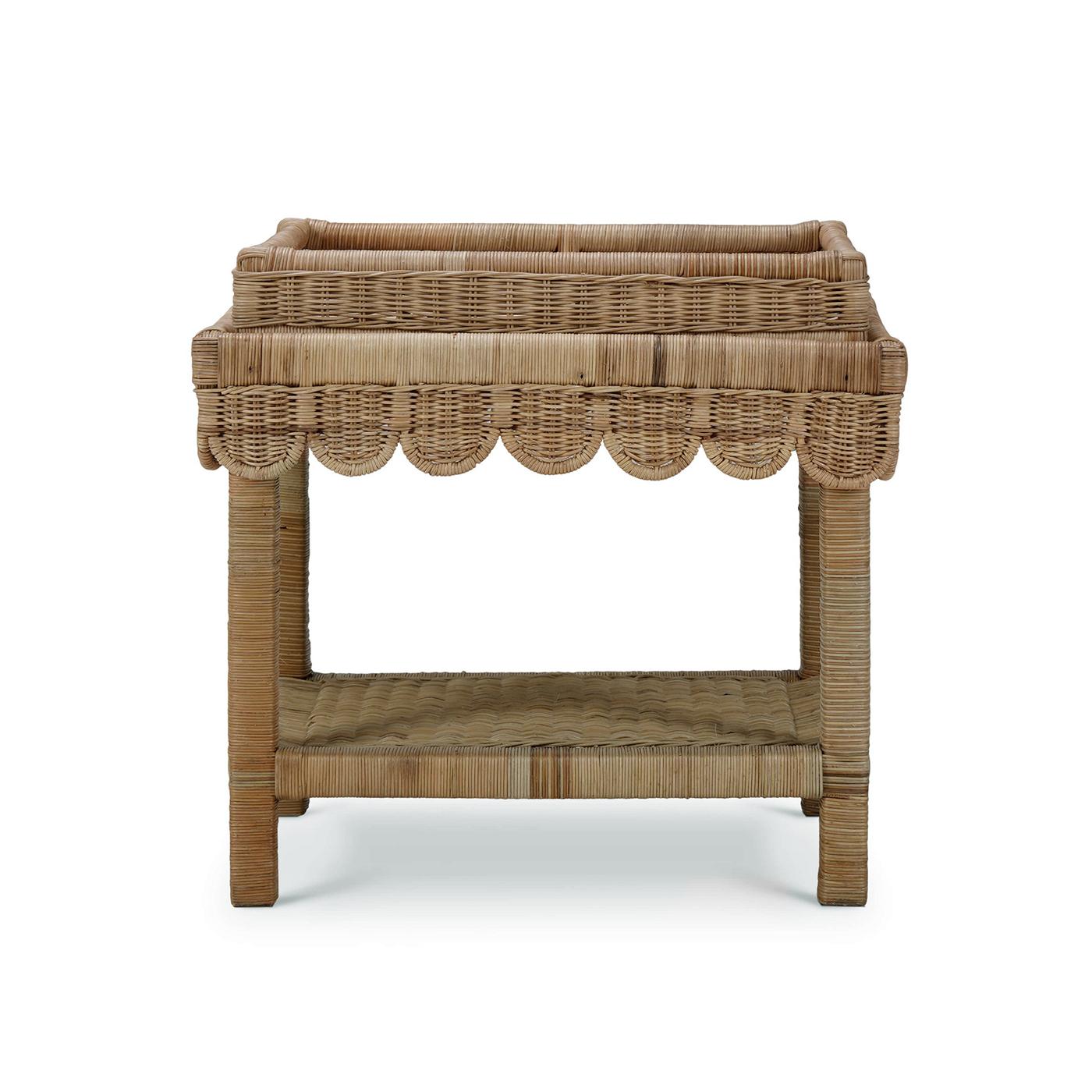 Indonésien Table d'appoint côtière en rotin festonnée en vente