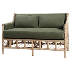 Canapé côtier en rotin avec revêtement vert mousse Canapé côtier en rotin avec revêtement vert mousse