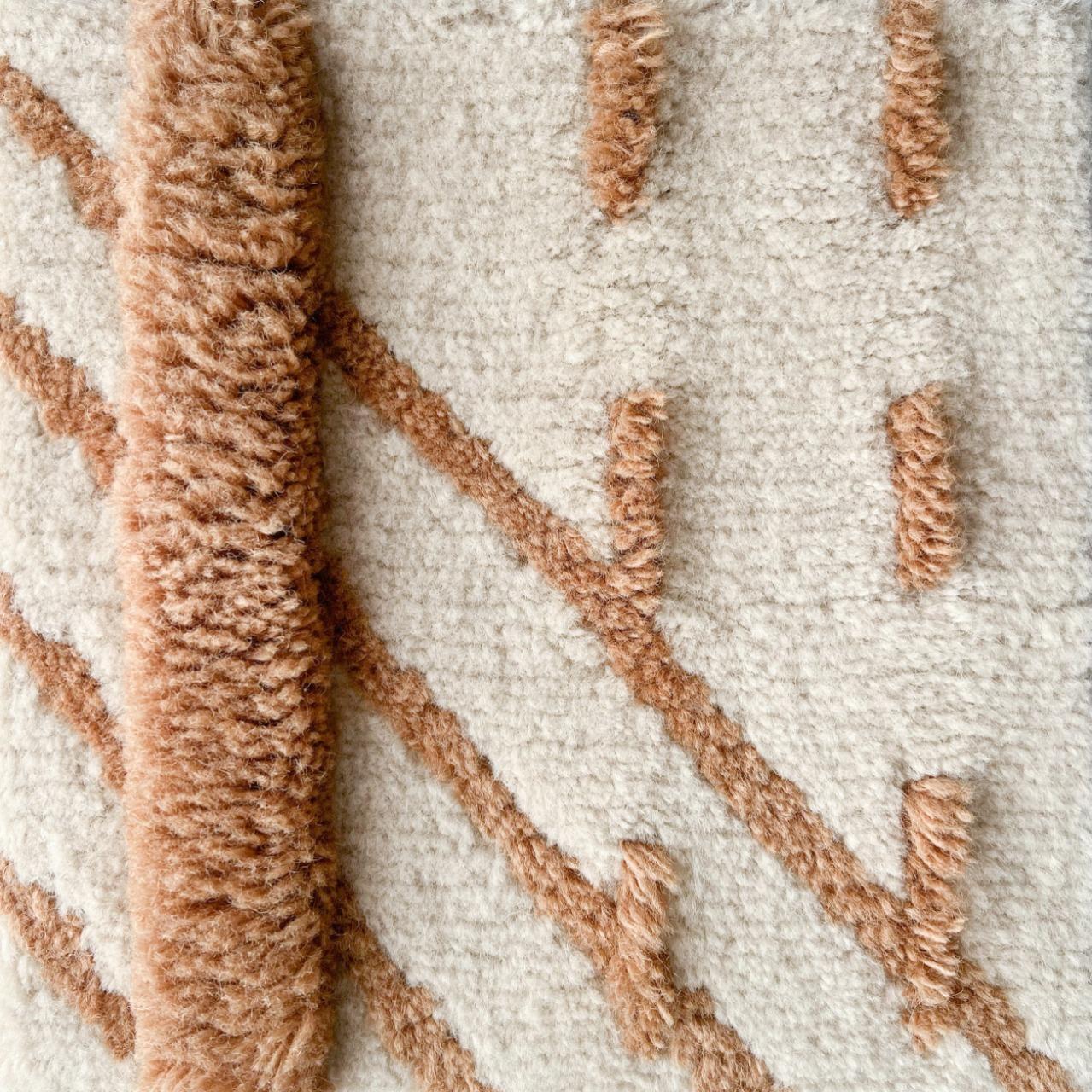 Modern Tapis Rouge Sicily Rug, Coastal White brown geometric stripes pattern wool For Sale