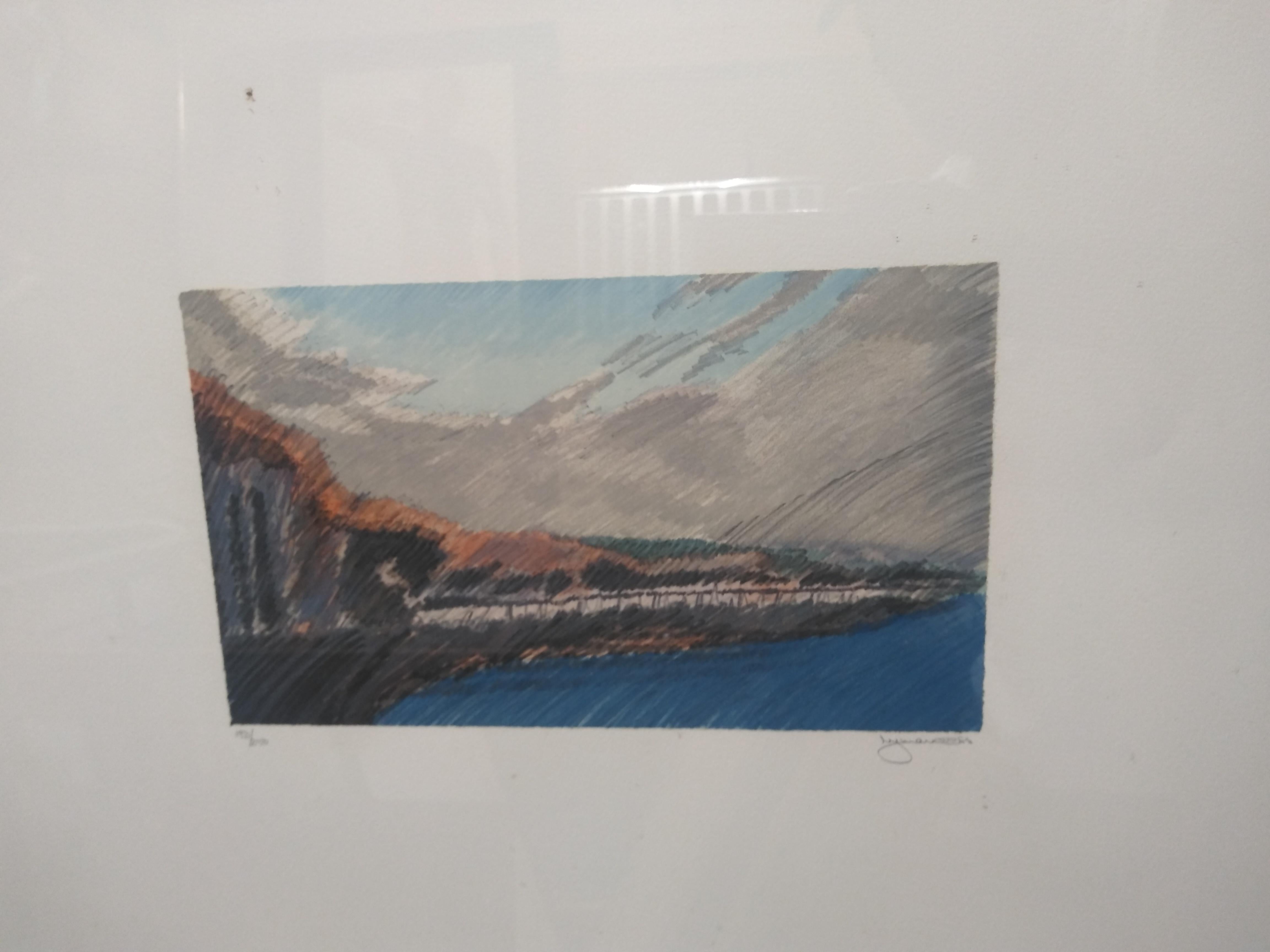 Diese Lithografie von Lyman ist signiert und nummeriert. Es stellt eine Küstenszene nach einer Zeichnung dar. Die Farben sind unverfälscht und lebendig. 

Es ist unten rechts mit Lyman '88 signiert.
Es ist unten links nummeriert: 193/250.

Die