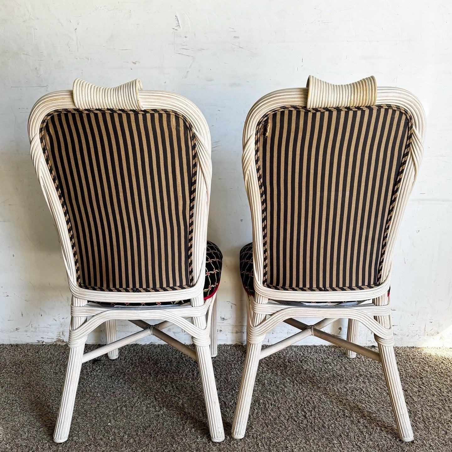 Coastal-Esszimmerstühle aus weiß gewaschenem Bleistift mit Schilf, geformt, 4er-Set (Ende des 20. Jahrhunderts) im Angebot