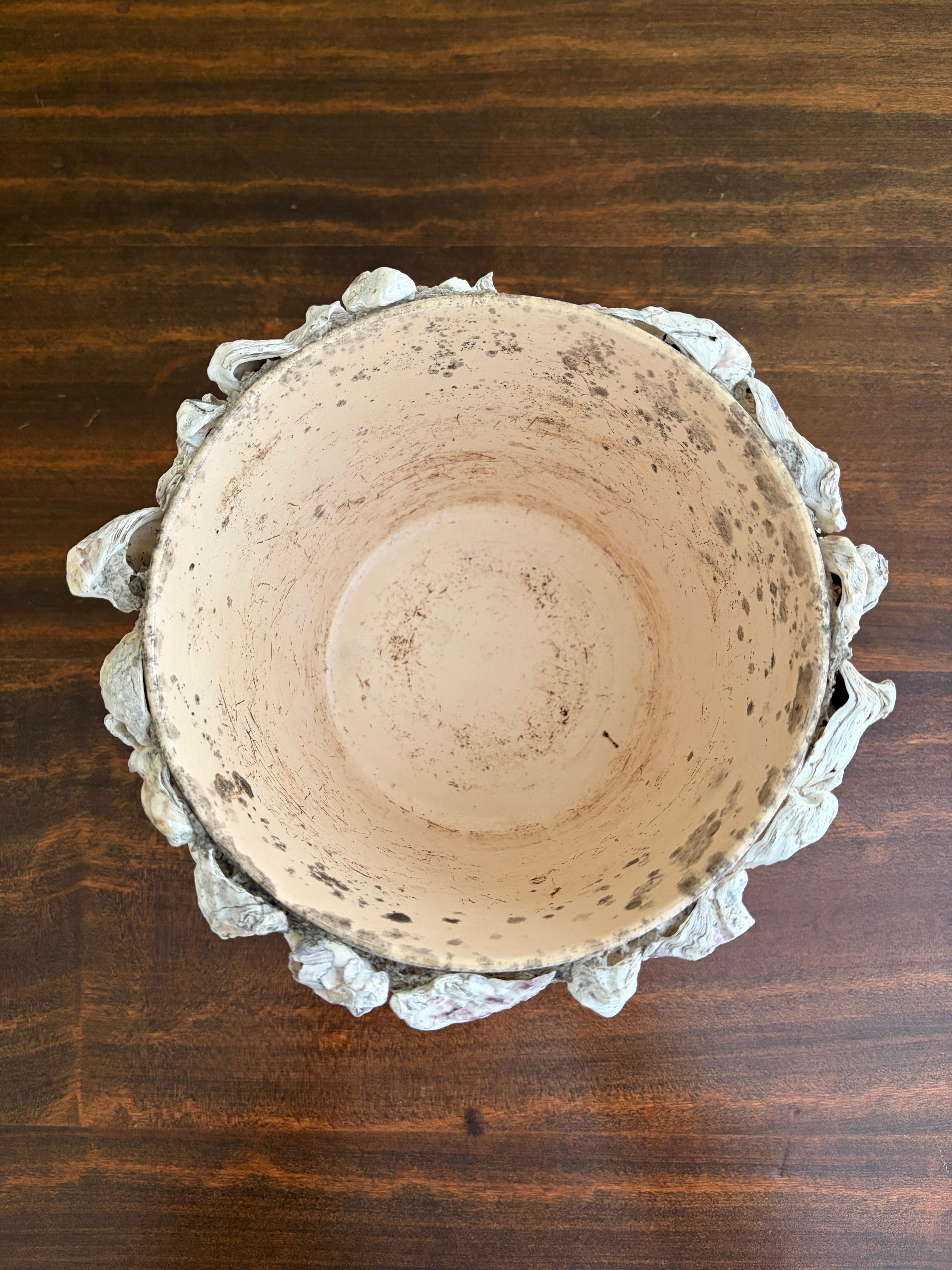 Coastal Sea Shell Planter or Cachepot Bon état - En vente à Elkhart, IN