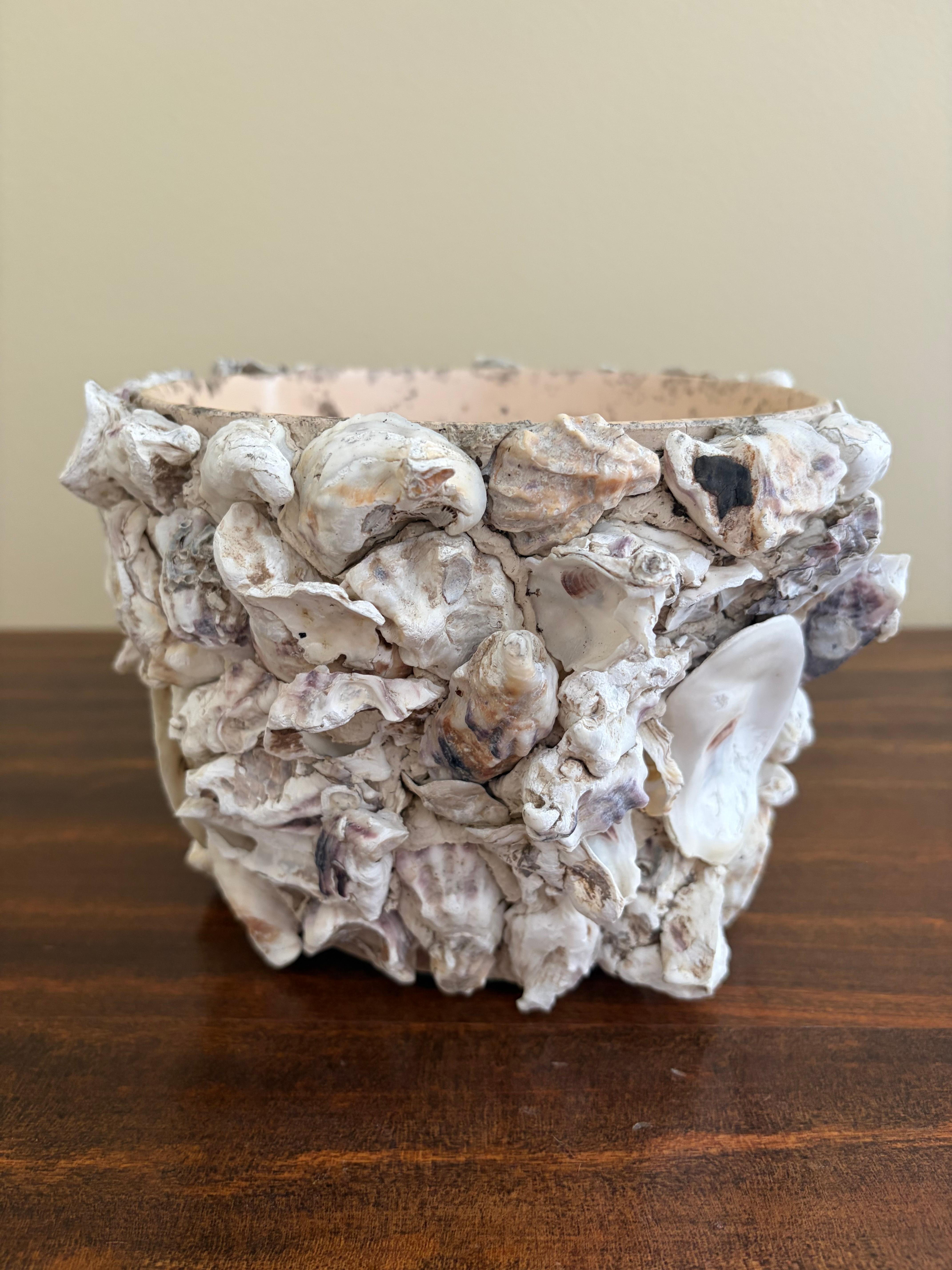 20ième siècle Coastal Sea Shell Planter or Cachepot en vente