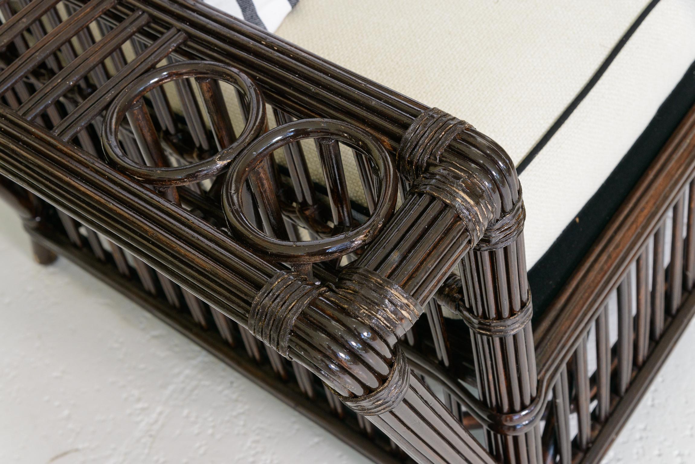 Grand canapé en rotin Coastal Stick par Bielecky Brothers, C. 1970 en vente 1