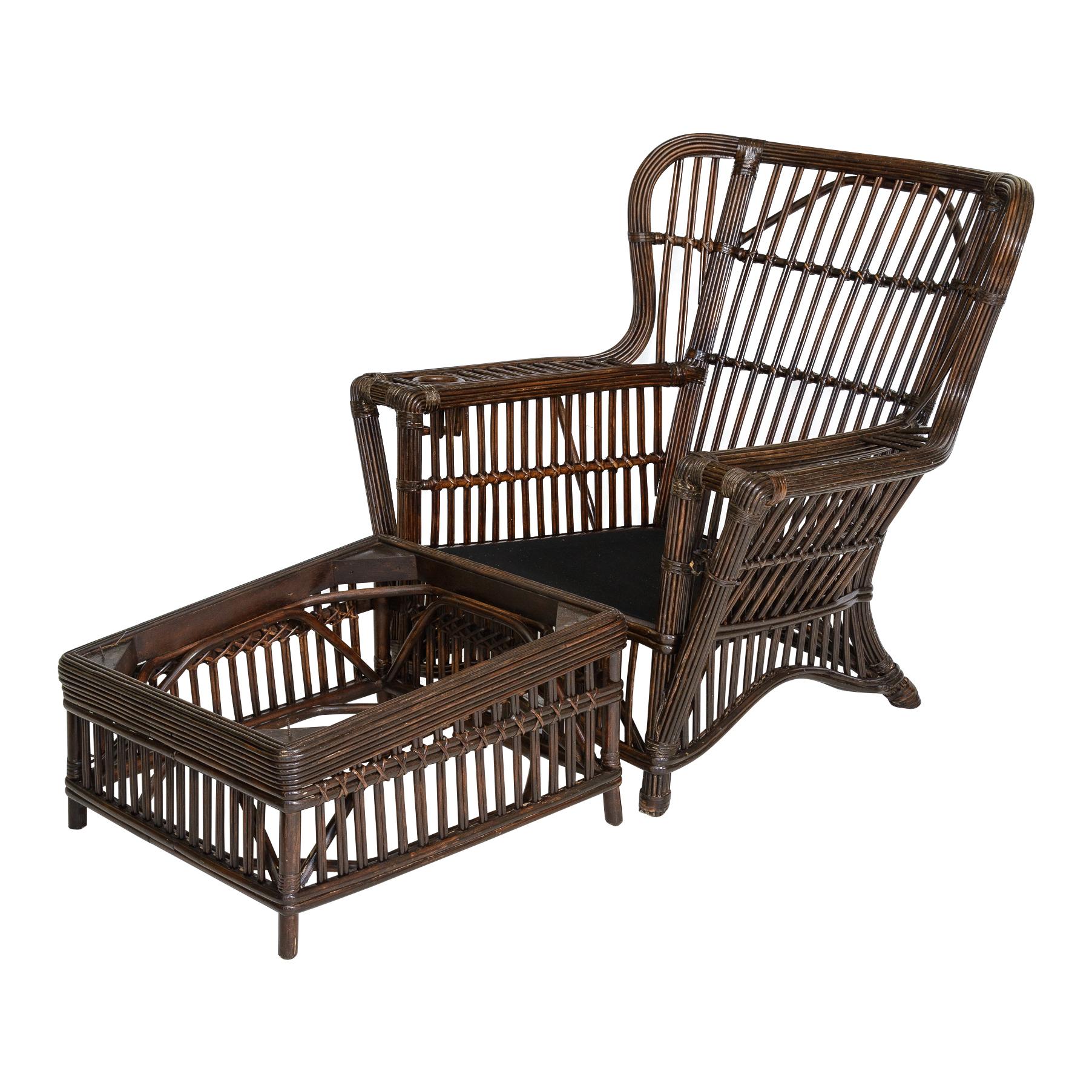 Coastal Stick Rattan Ohrensessel & Ottoman Set  von Bielecky Brothers, C. 1970er Jahre (Amerikanisch Kolonial) im Angebot