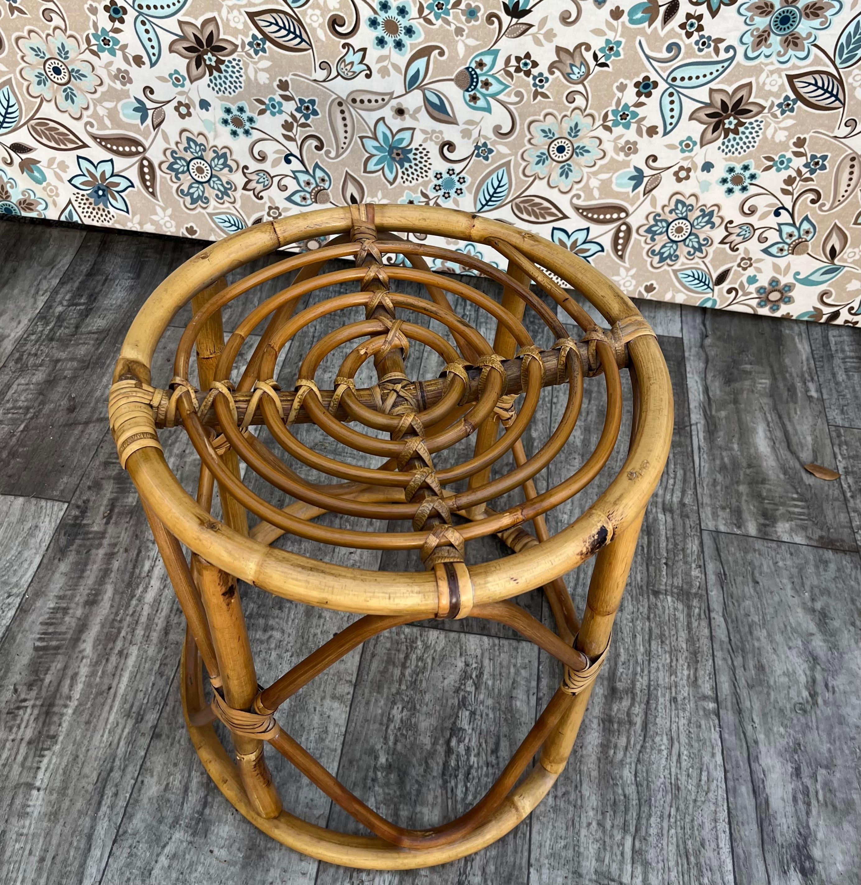 Coastal Style Bamboo and Rattan Round Side Table / Plant Stand. Circa 1970s  For Sale 4