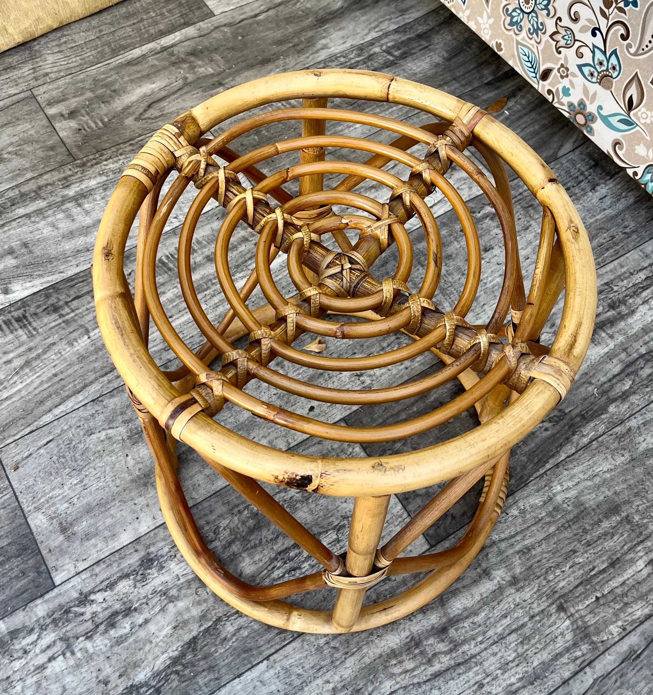 Coastal Style Bamboo and Rattan Round Side Table / Plant Stand. Circa 1970s  For Sale 6