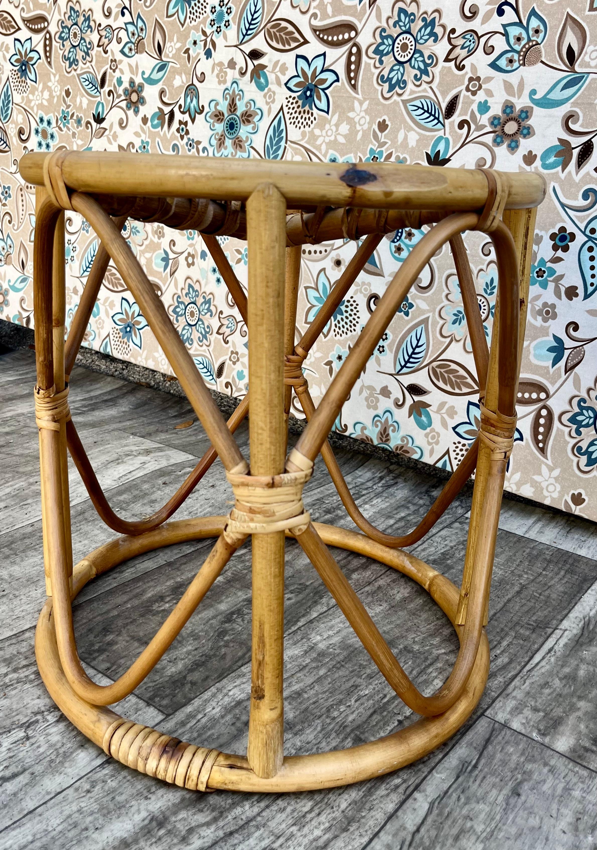 Coastal Style Bamboo and Rattan Round Side Table / Plant Stand. Circa 1970s  In Good Condition For Sale In Miami, FL