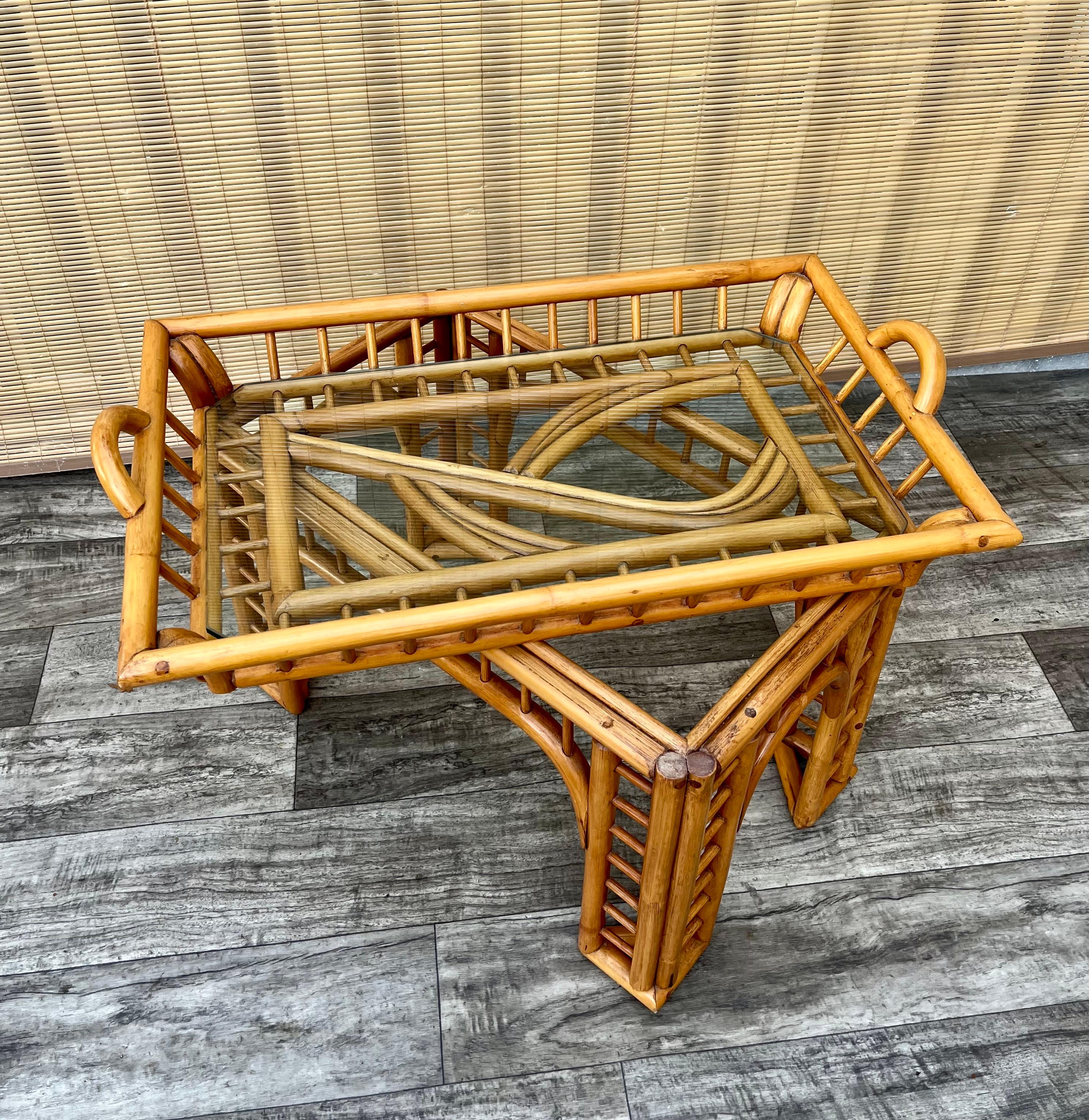 Coastal Style Bent Rattan Side Table with Removable Tray. Circa 1970s  For Sale 6