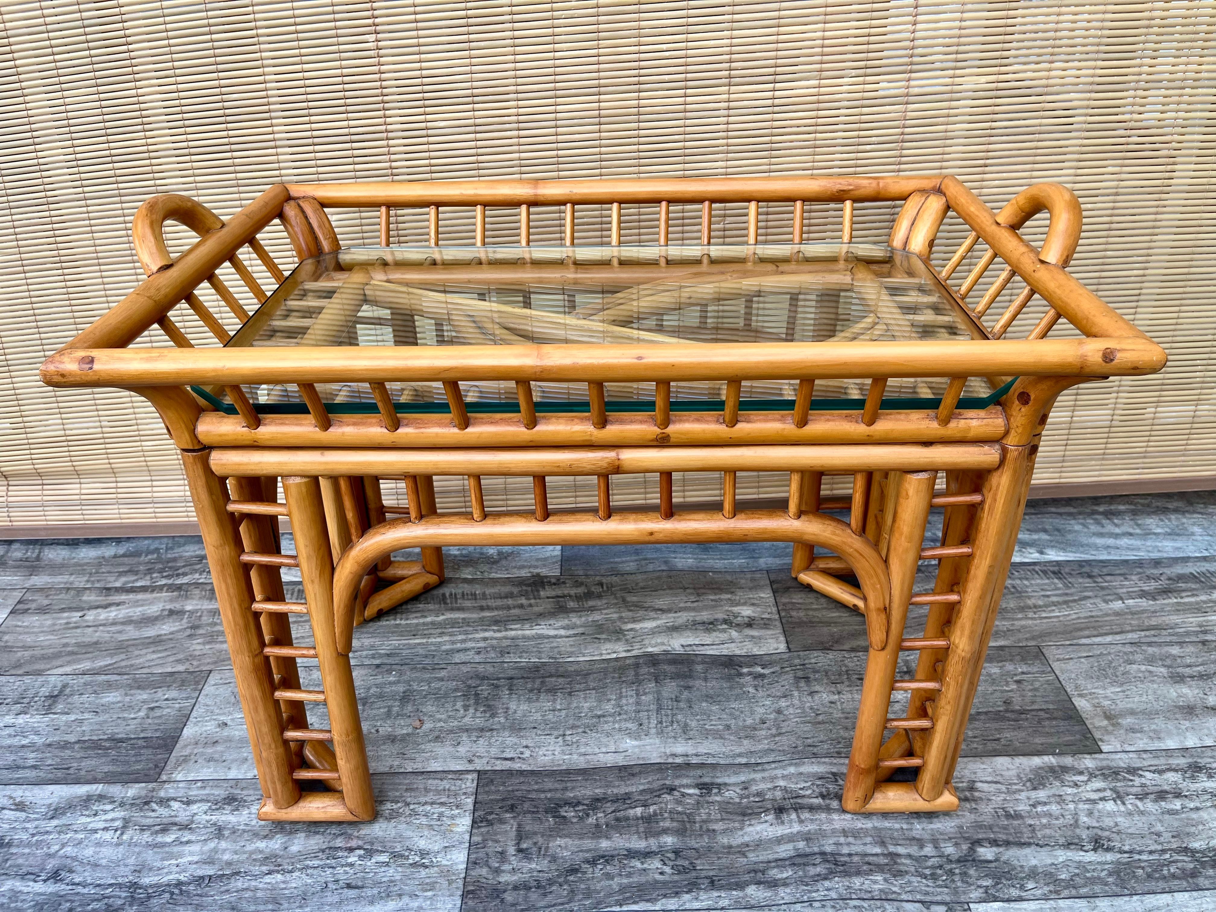 Coastal Style Bent Rattan Side Table with Removable Tray. Circa 1970s  For Sale 8