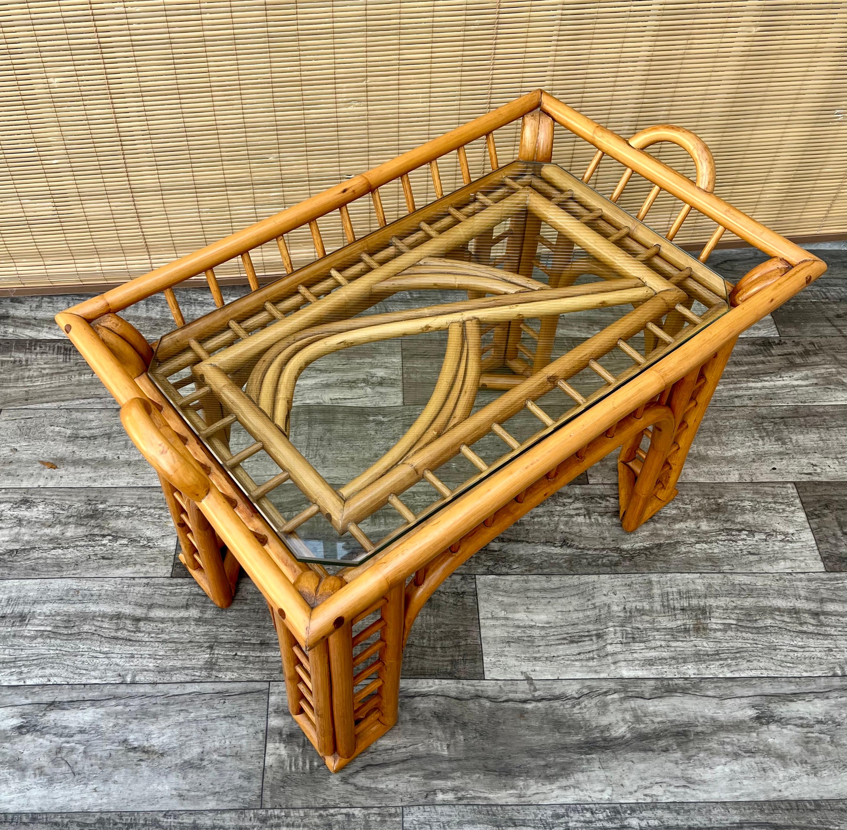 Mid-Century Modern Coastal Style Bent Rattan Side Table with Removable Tray. Circa 1970s  For Sale