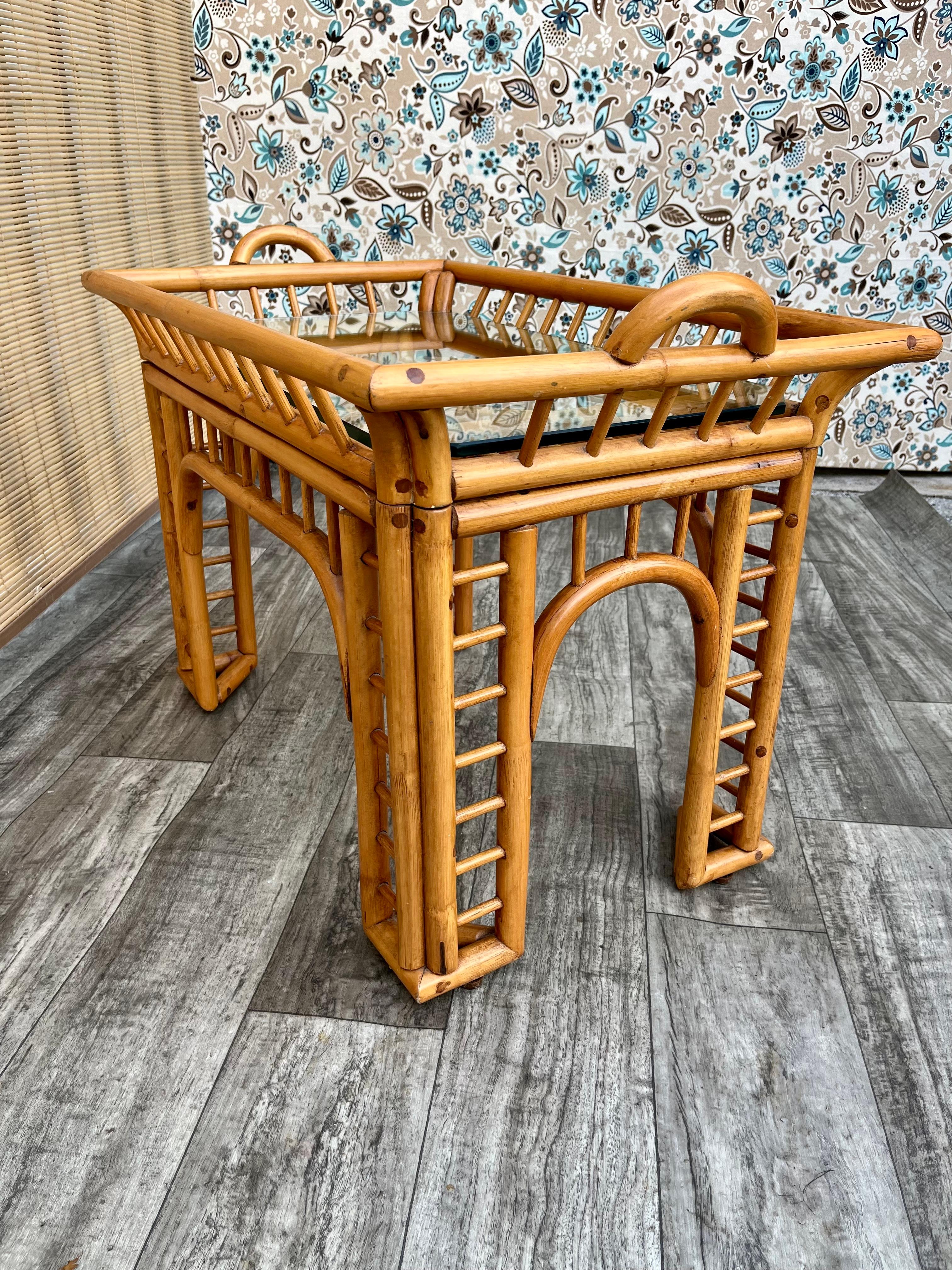 Coastal Style Bent Rattan Side Table with Removable Tray. Circa 1970s  For Sale 1
