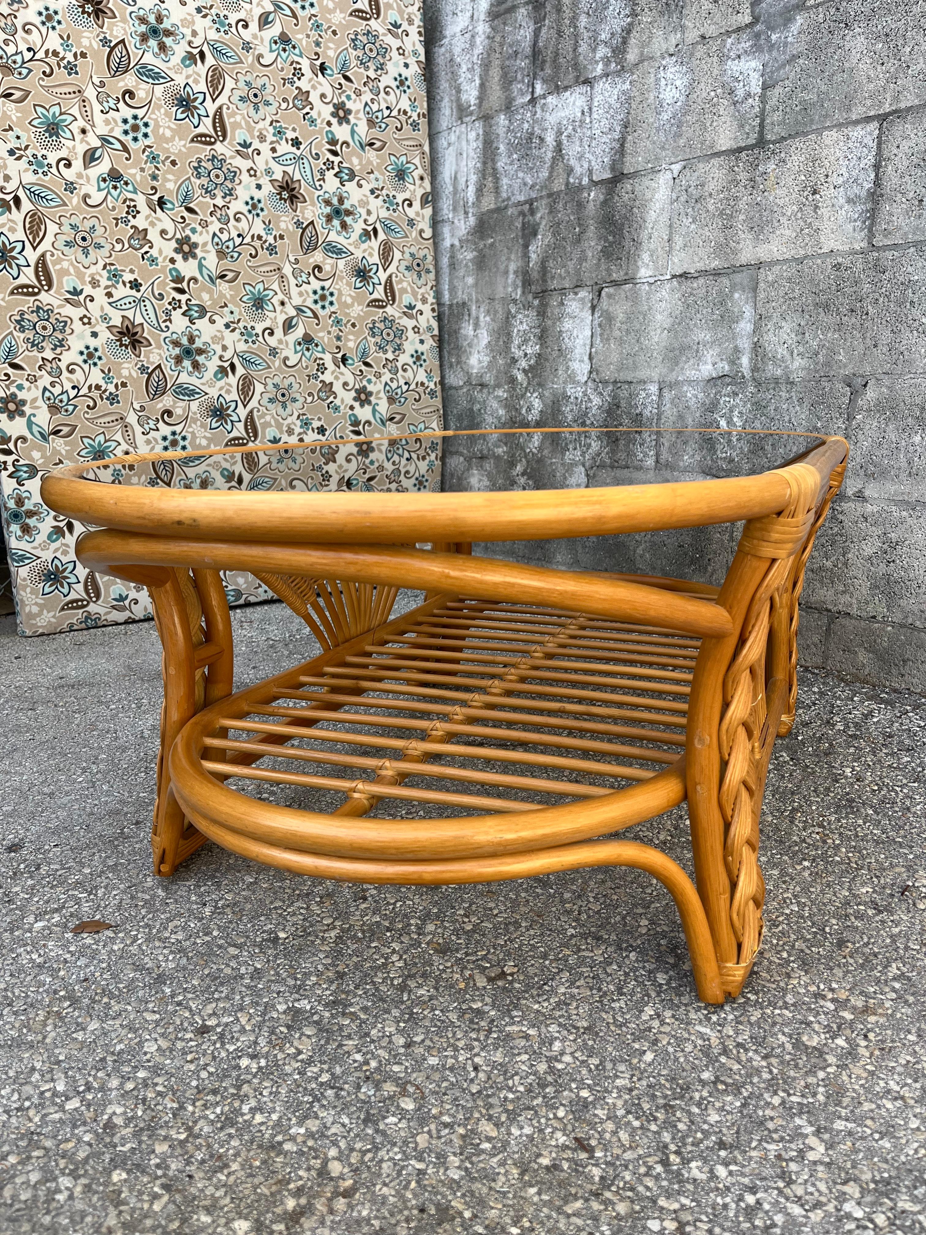 Table basse de style côtier en rotin tressé et osier. Circa 1980 en vente 4