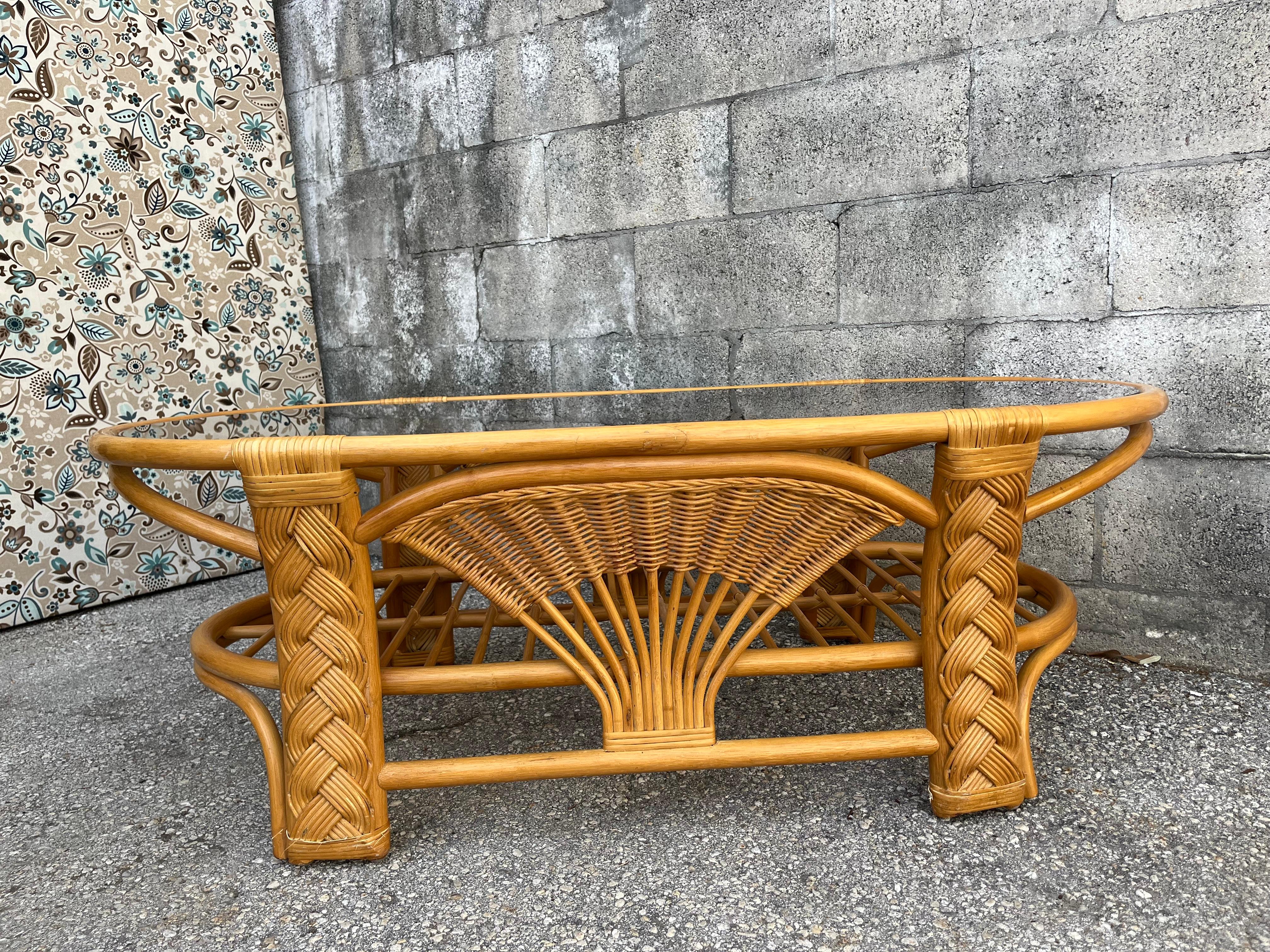 Table basse de style côtier en rotin tressé et osier. Circa 1980 en vente 6