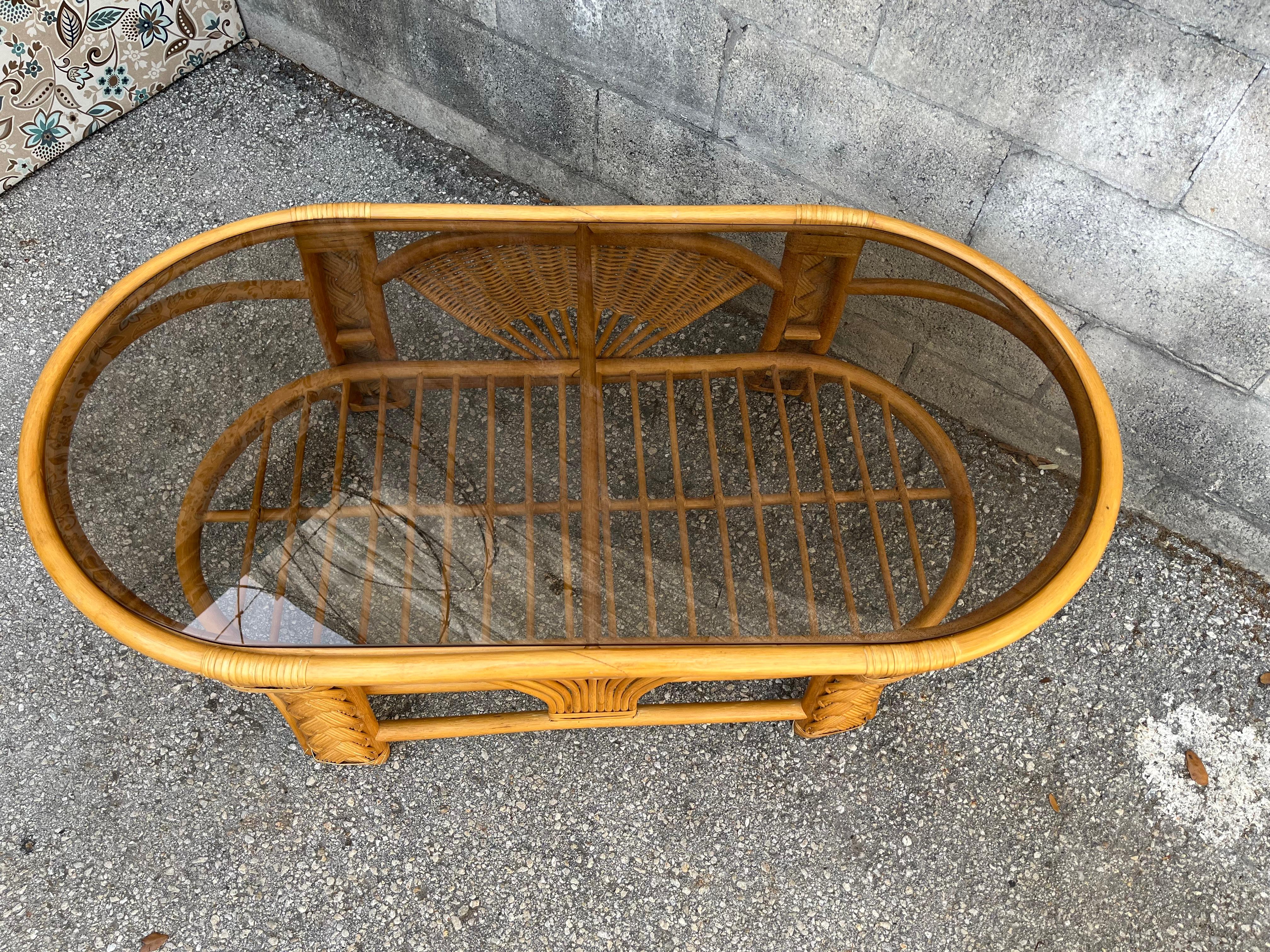 Table basse de style côtier en rotin tressé et osier. Circa 1980 en vente 7