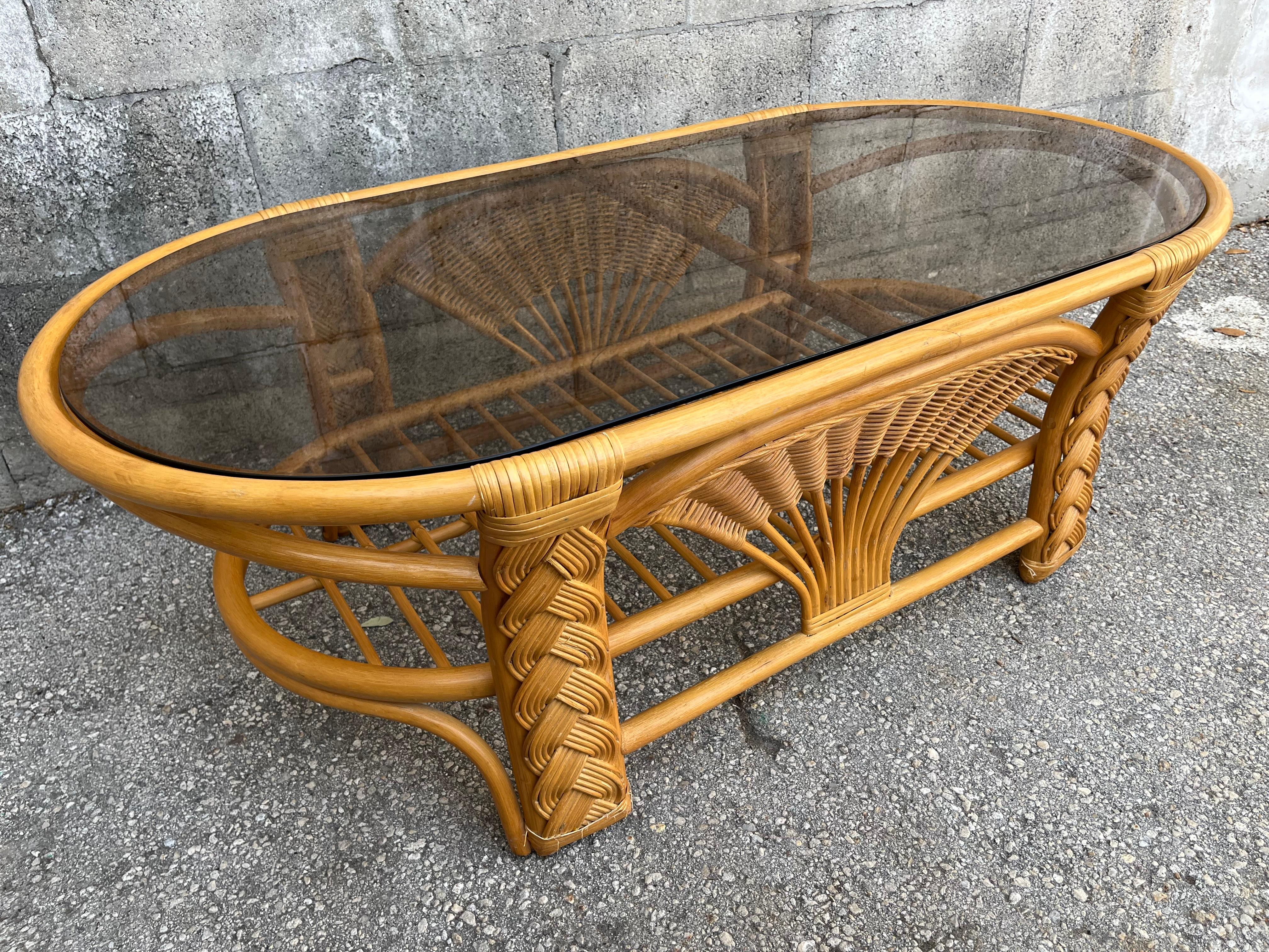 Table basse de style côtier en rotin tressé et osier. Circa 1980 en vente 8