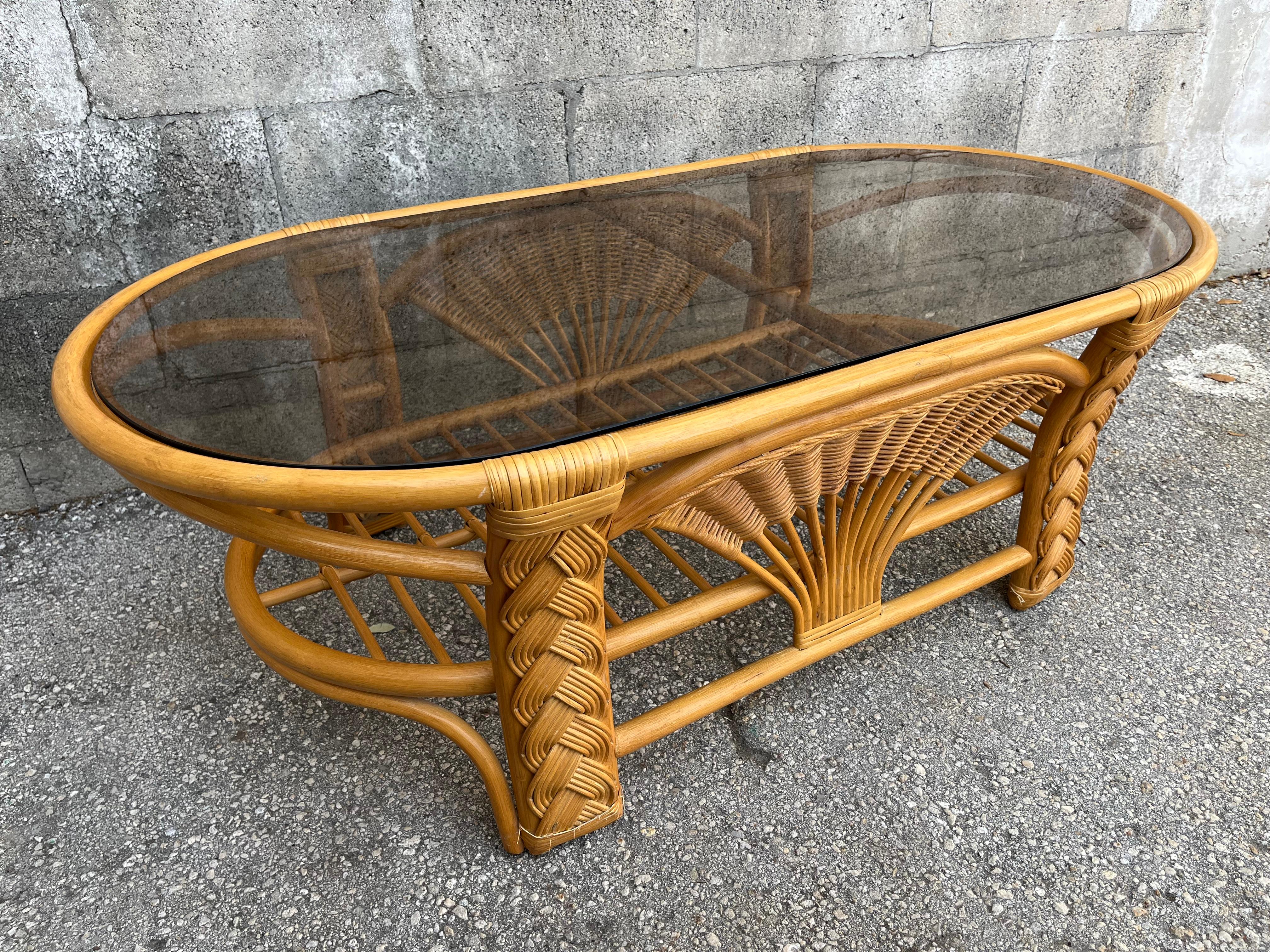 Table basse de style côtier en rotin tressé et osier. Circa 1980 en vente 9