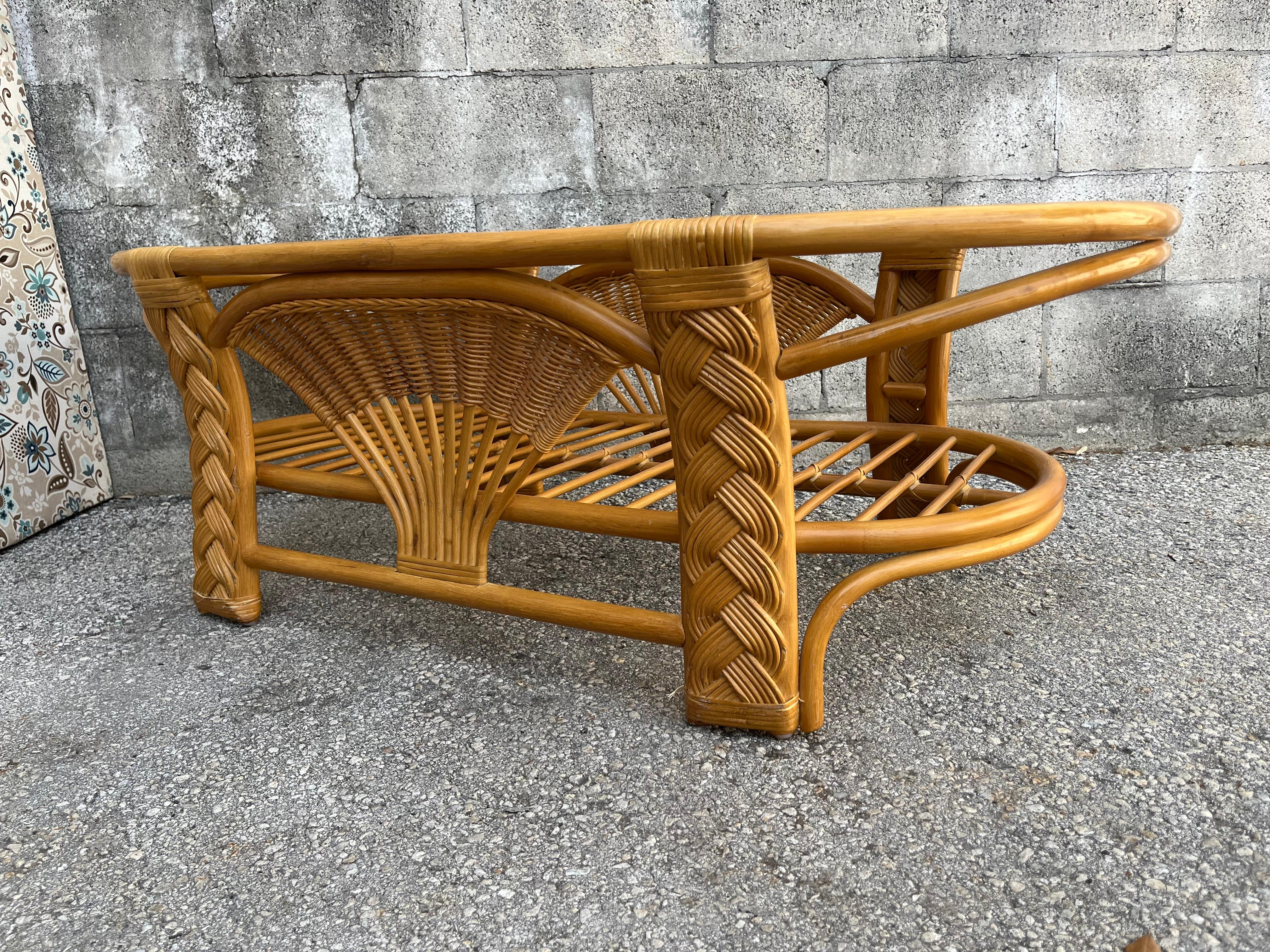 Table basse de style côtier en rotin tressé et osier. Circa 1980 en vente 10