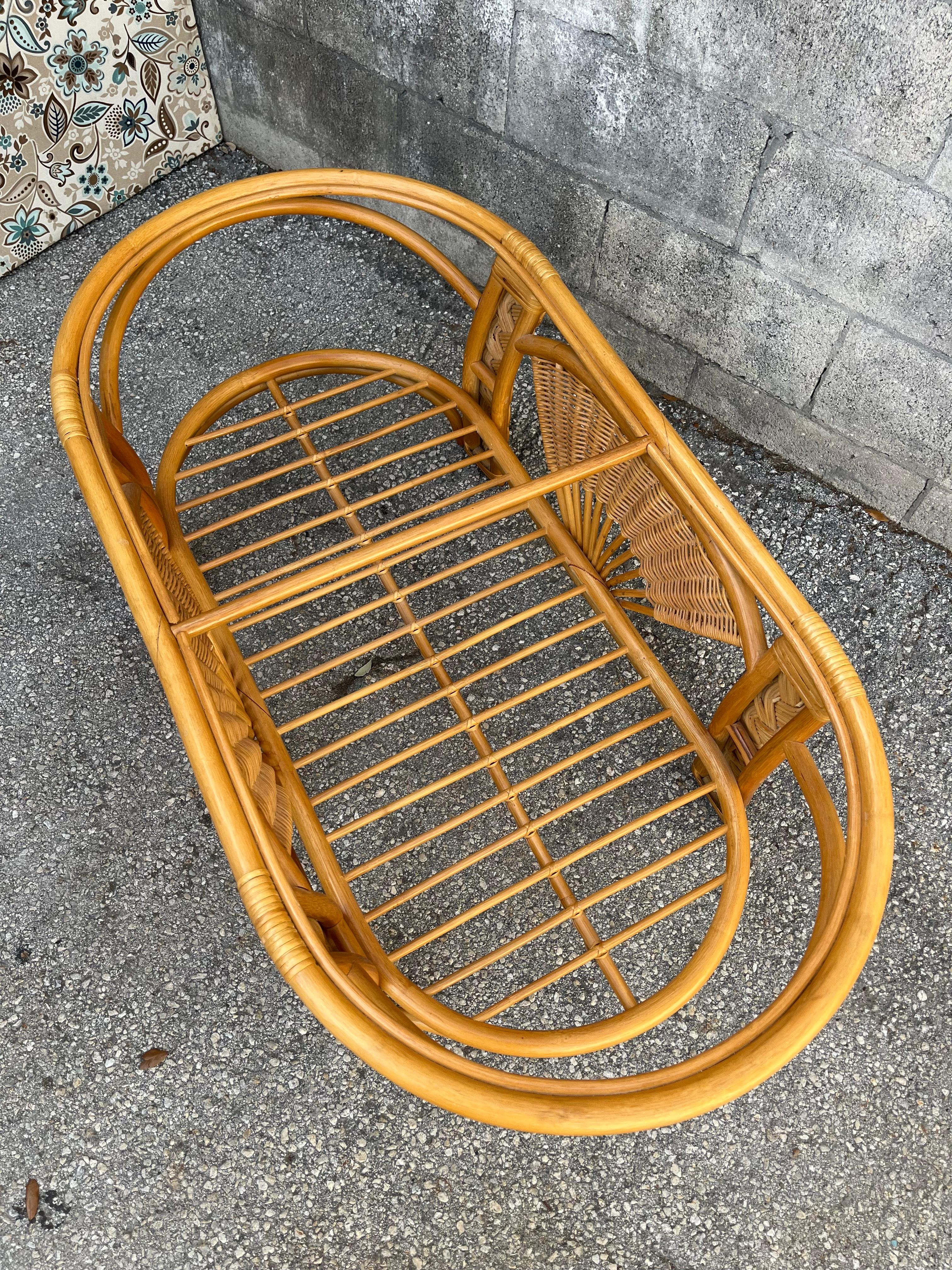 Table basse de style côtier en rotin tressé et osier. Circa 1980 en vente 12