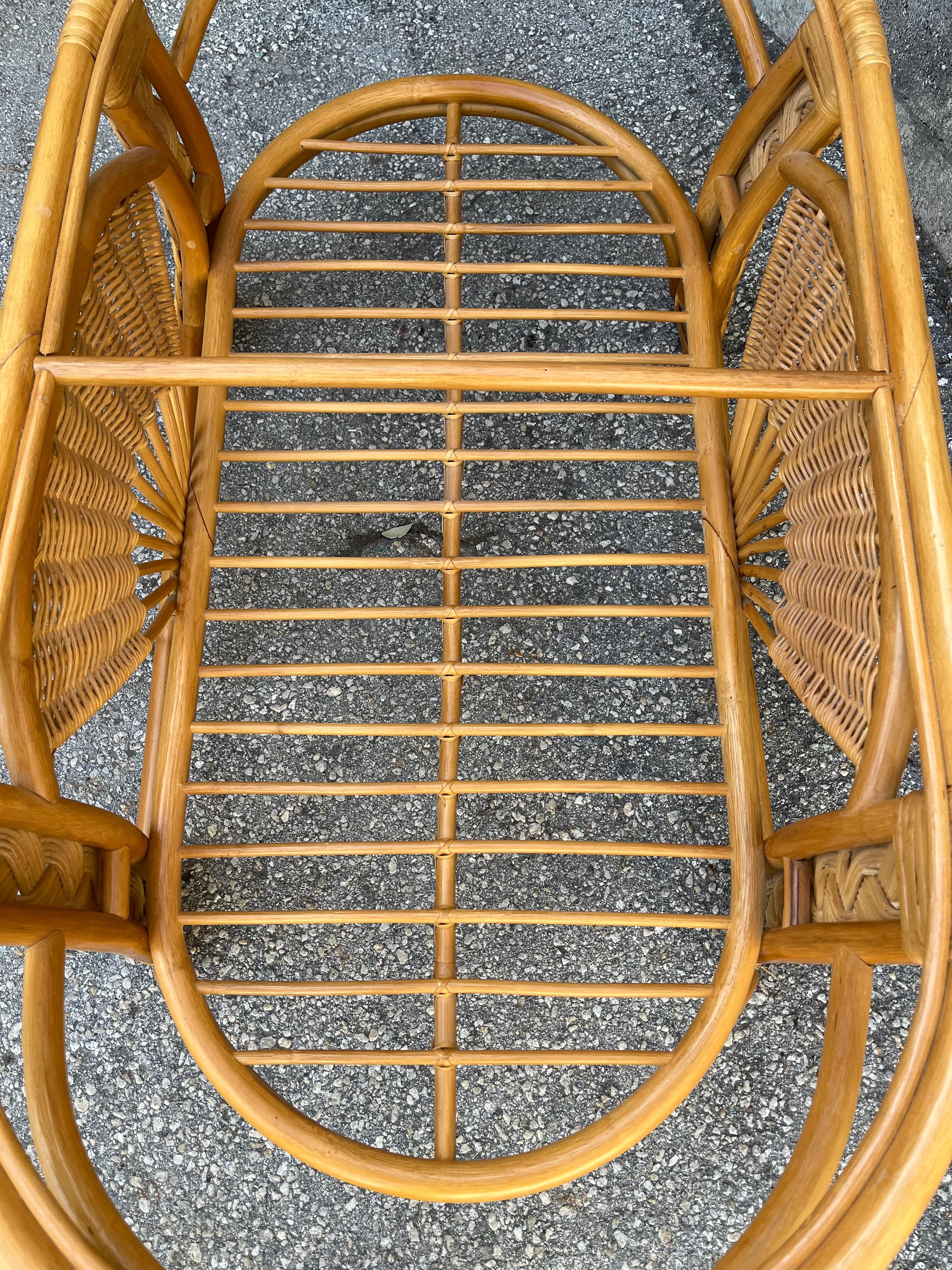 Table basse de style côtier en rotin tressé et osier. Circa 1980 en vente 13