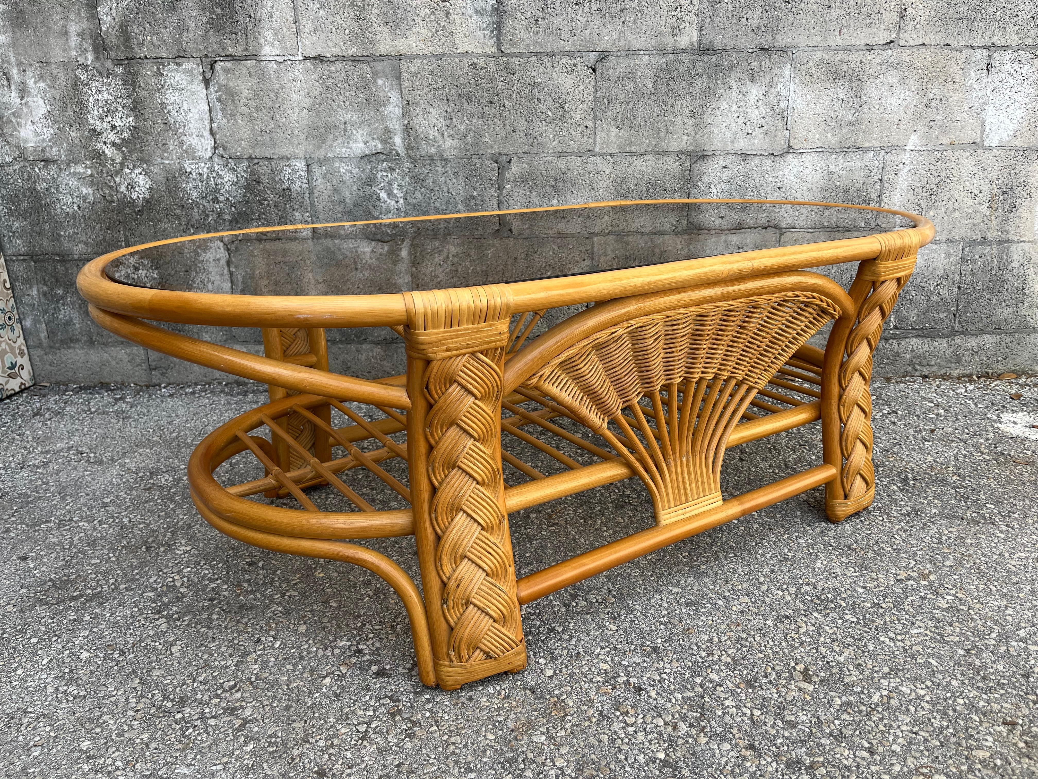 Bohème Table basse de style côtier en rotin tressé et osier. Circa 1980 en vente