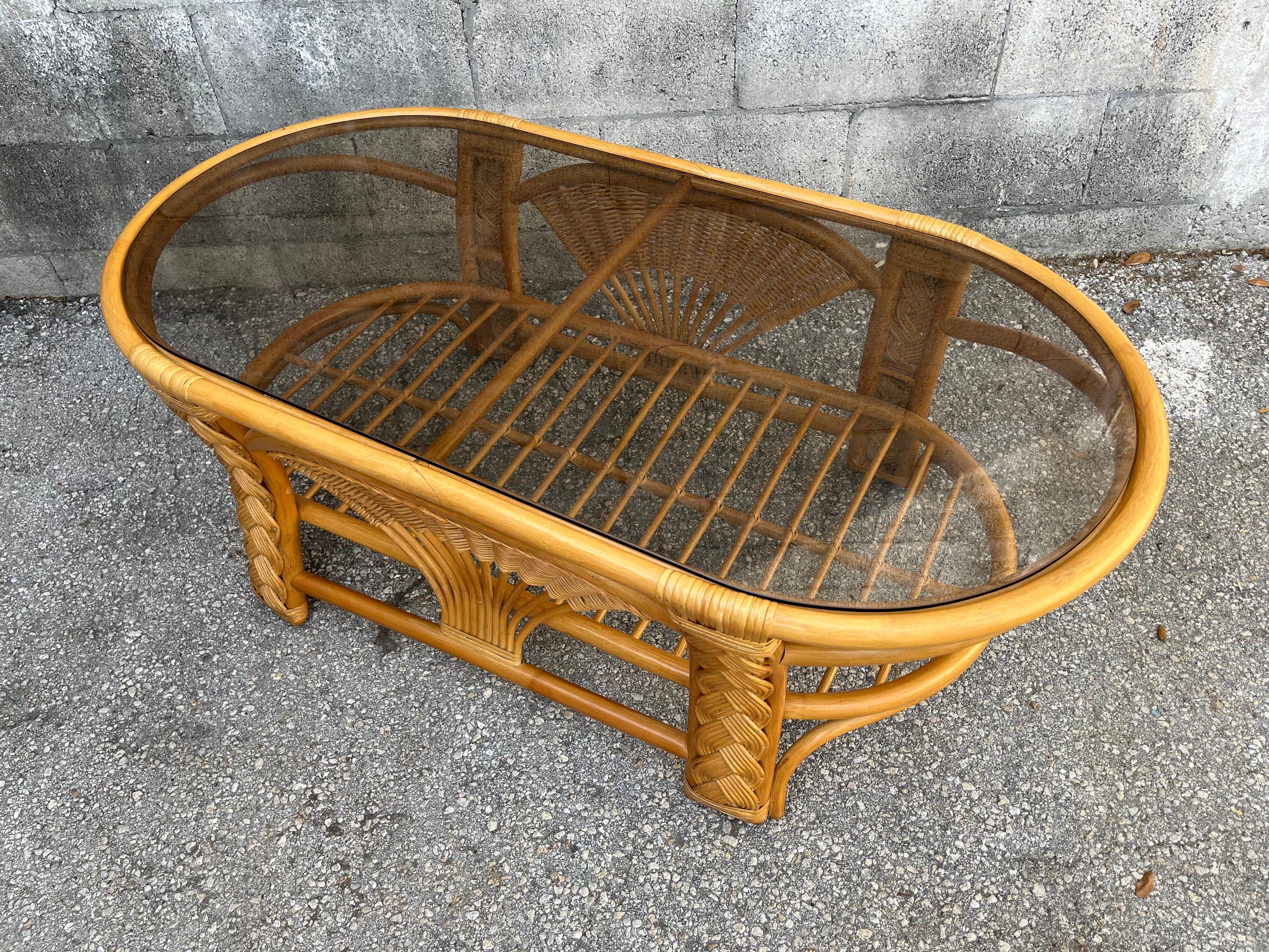 Table basse de style côtier en rotin tressé et osier. Circa 1980 Bon état - En vente à Miami, FL